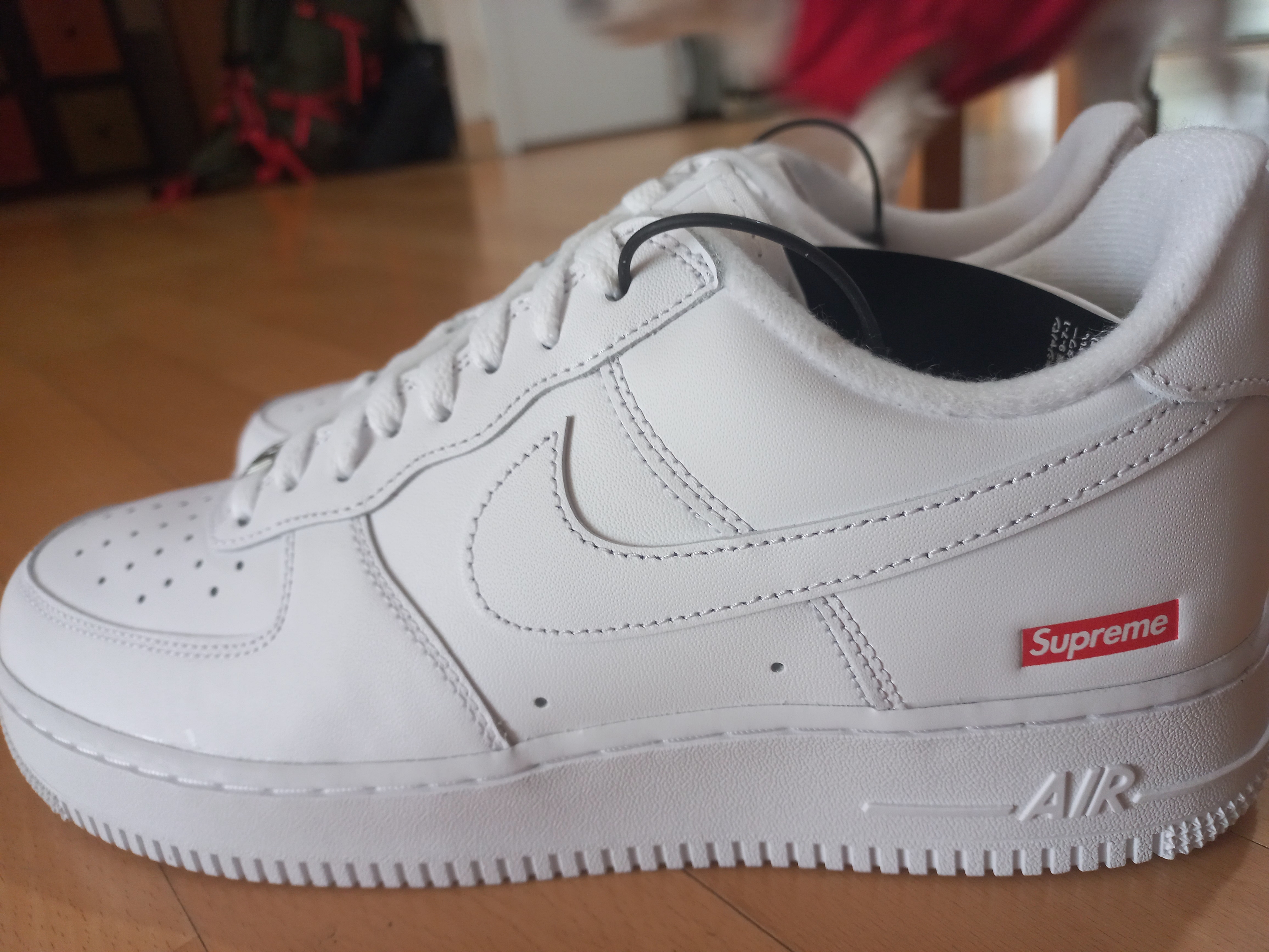 Nike x Supreme Air Force 1 Low White 착용 스타일 - 1
