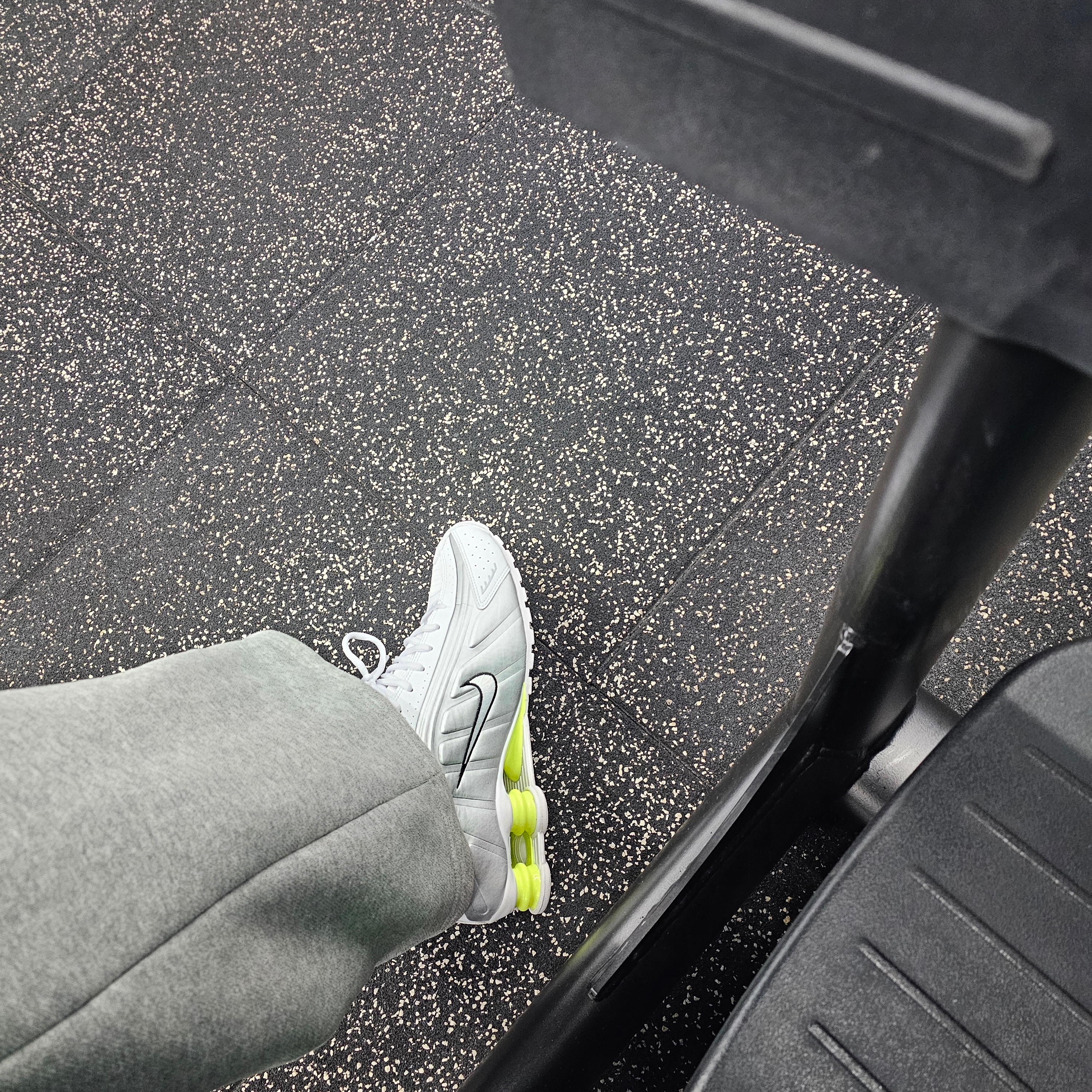 (W) Nike Shox R4 White Metallic Silver 착용 스타일