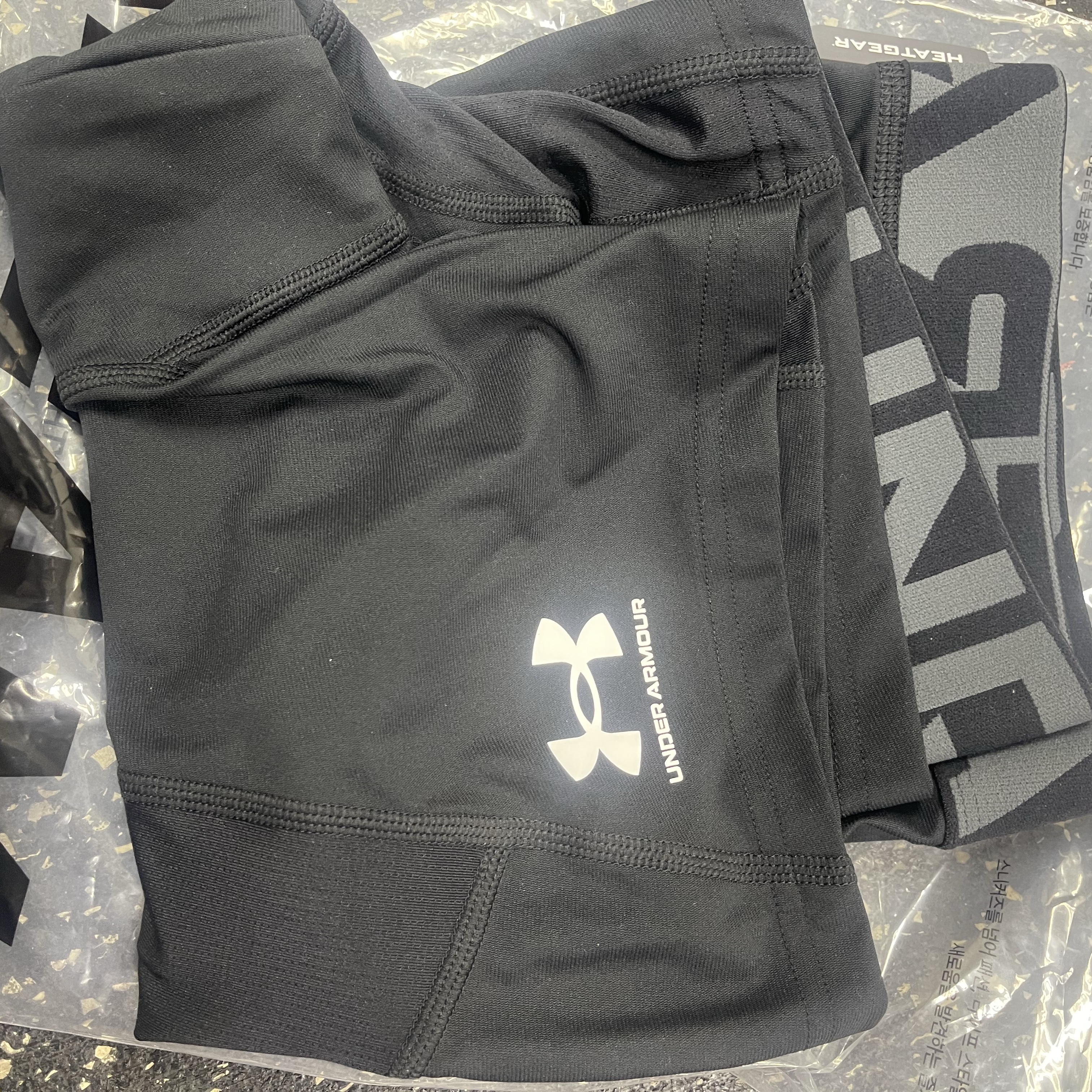 Under Armour HeatGear Compression Shorts Black White 착용 스타일