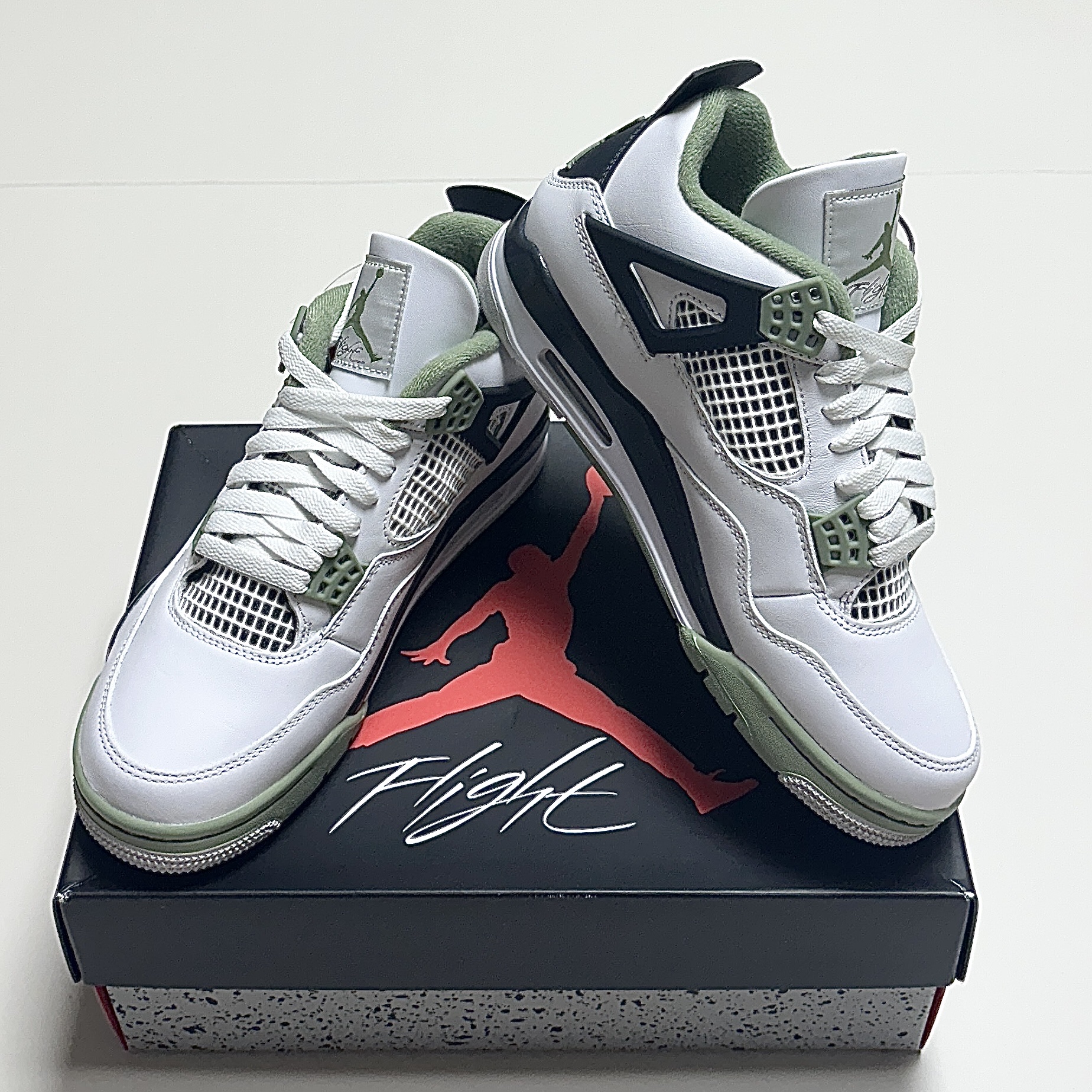 (W) Jordan 4 Retro Oil Green 착용 스타일 - 5