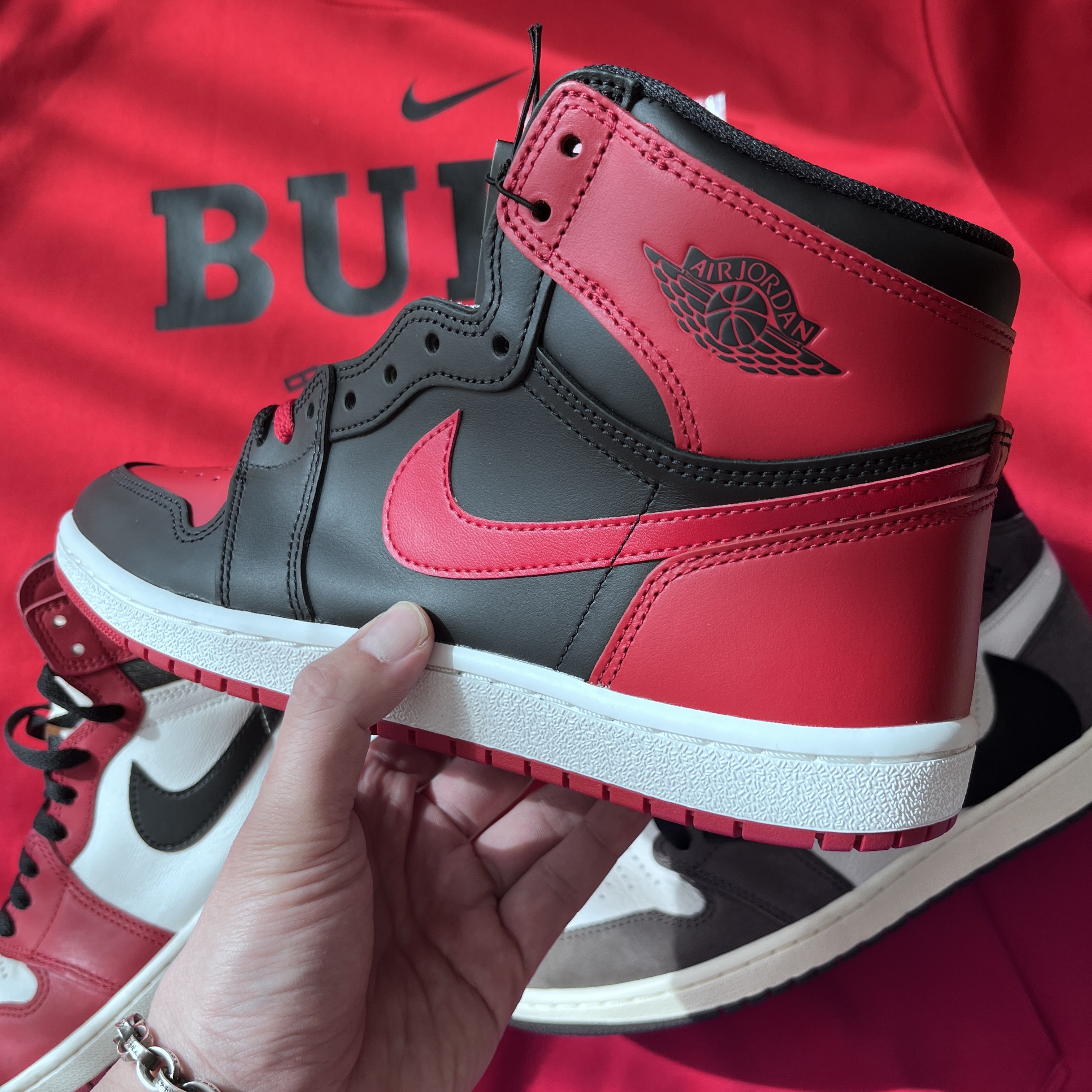 Jordan 1 Retro High OG Chicago 2022, Jordan 1 x Travis Scott Retro High OG SP Mocha 착용 스타일 - 3