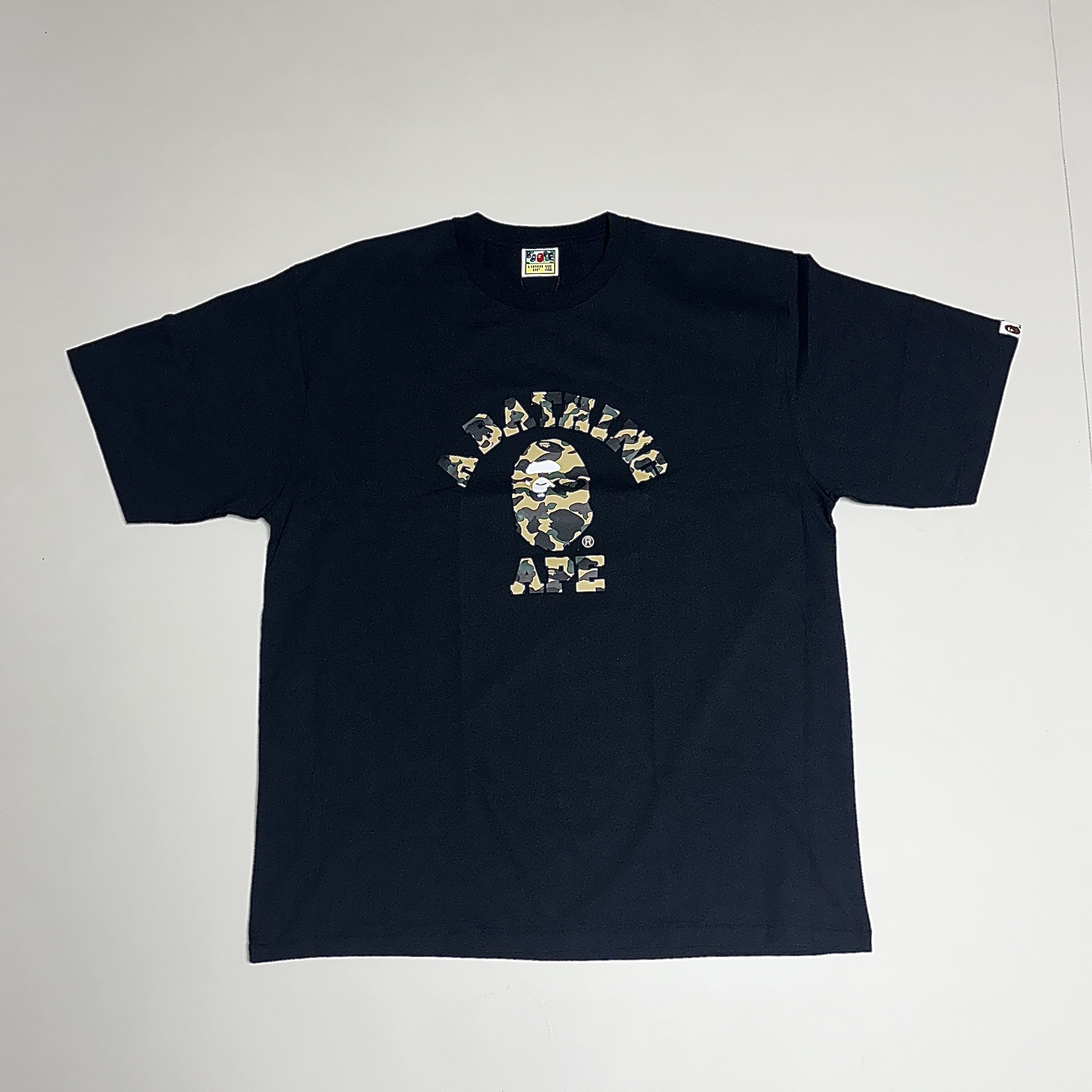BAPE 1st Camo College T-Shirt Black Yellow 착용 스타일 - 1
