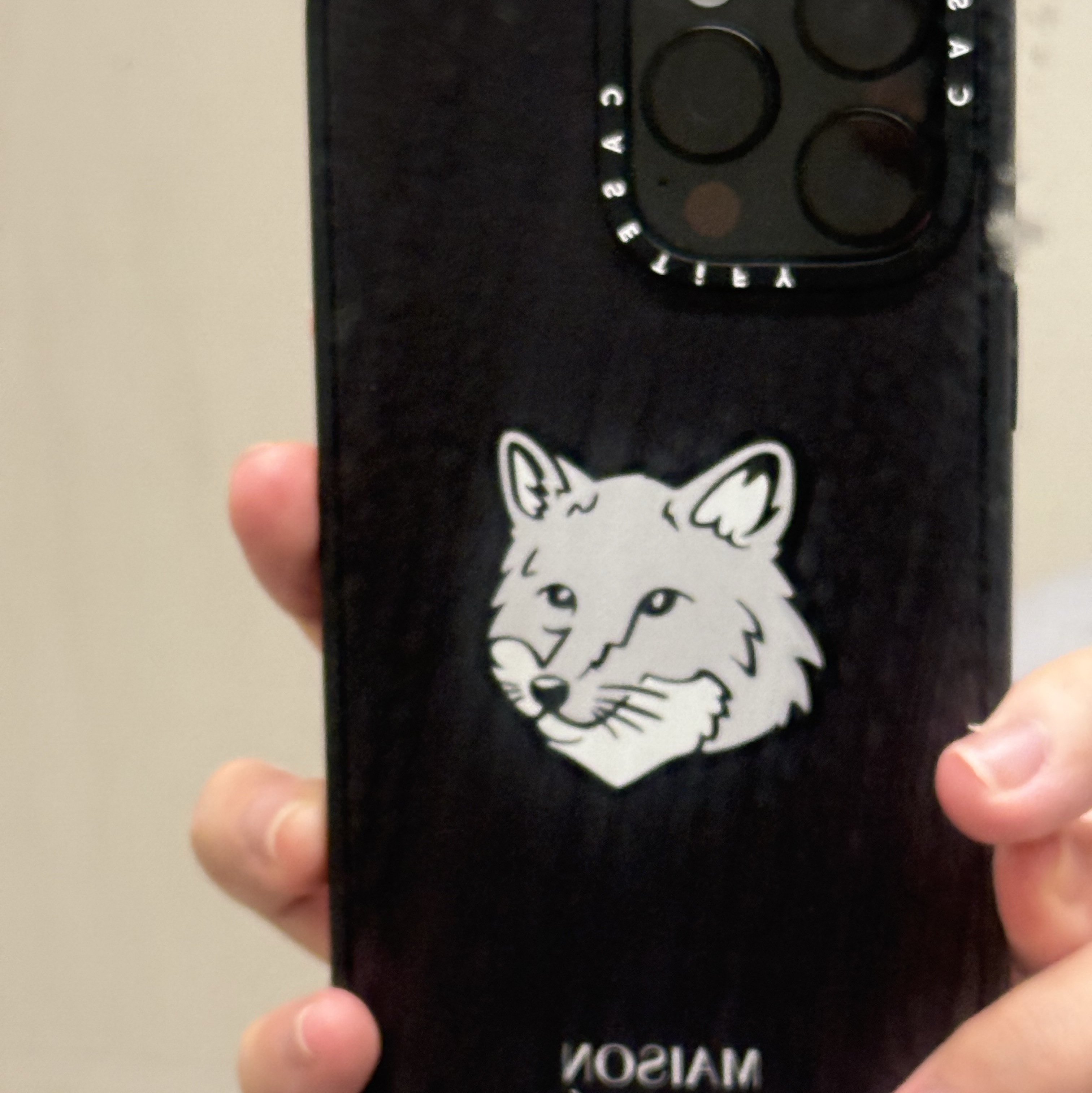 Casetify x Maison Kitsune iPhone Black Magsafe Impact Case Matte Black 착용 스타일