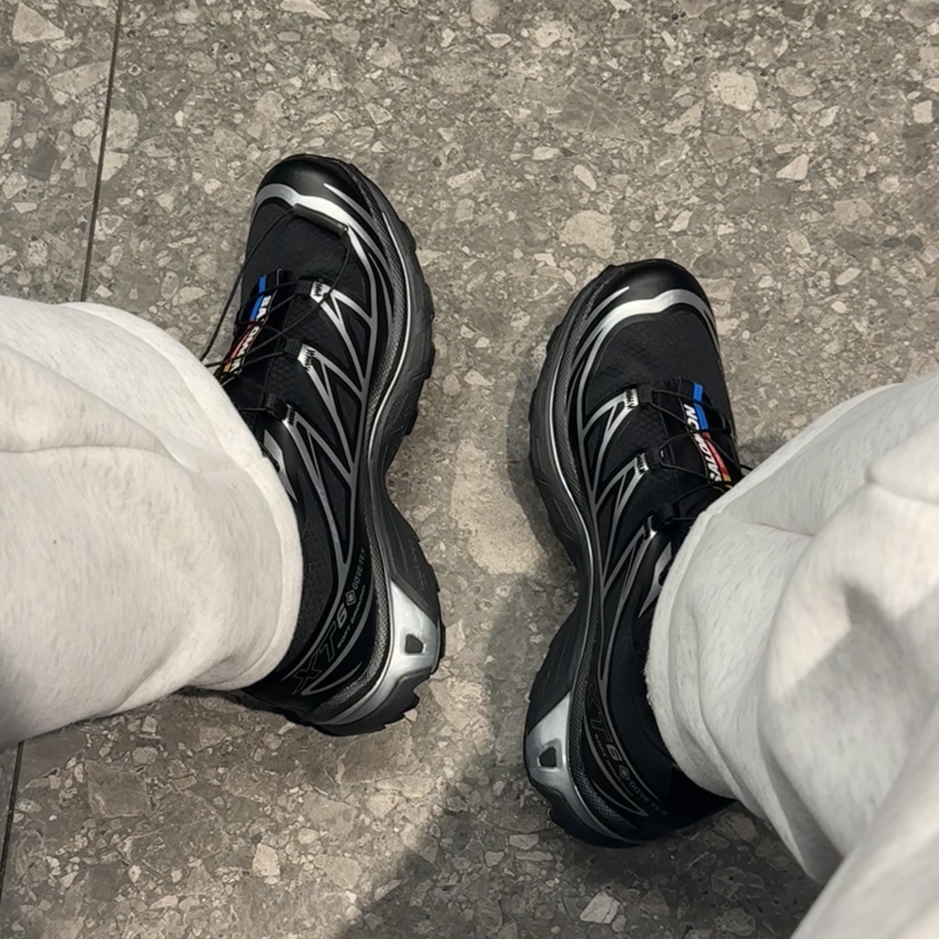 Salomon XT-6 GTX Black Silver 착용 스타일