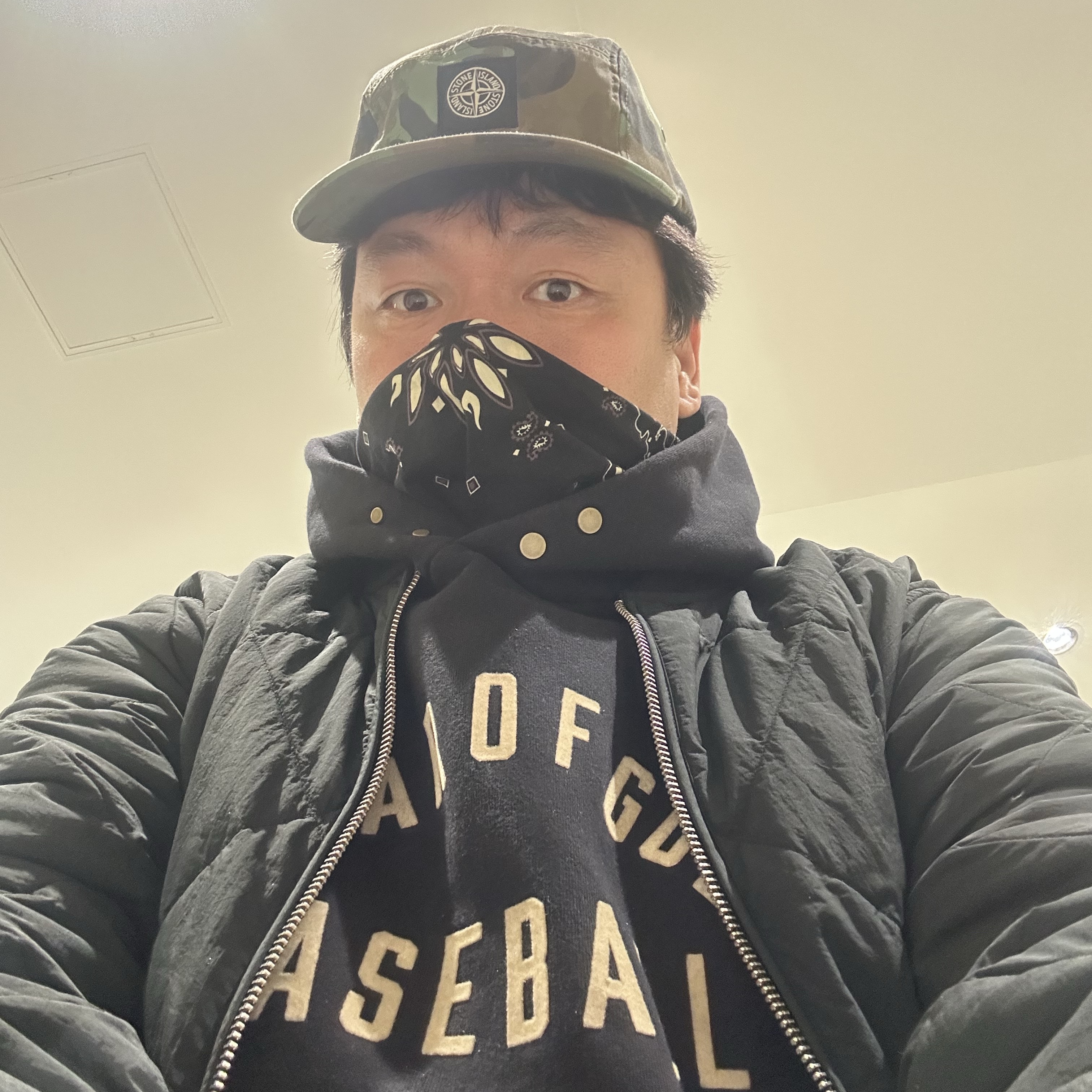 Stussy 8 Ball Quilted Liner Jacket Black, Fear of God Baseball Hoodie Vintage Black 착용 스타일