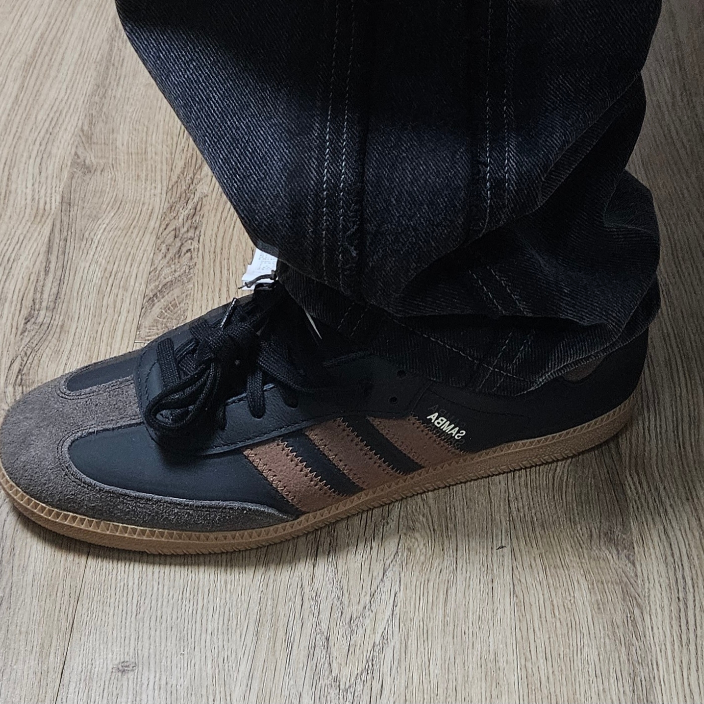 Adidas Samba OG Core Black Preloved Brown 착용 스타일