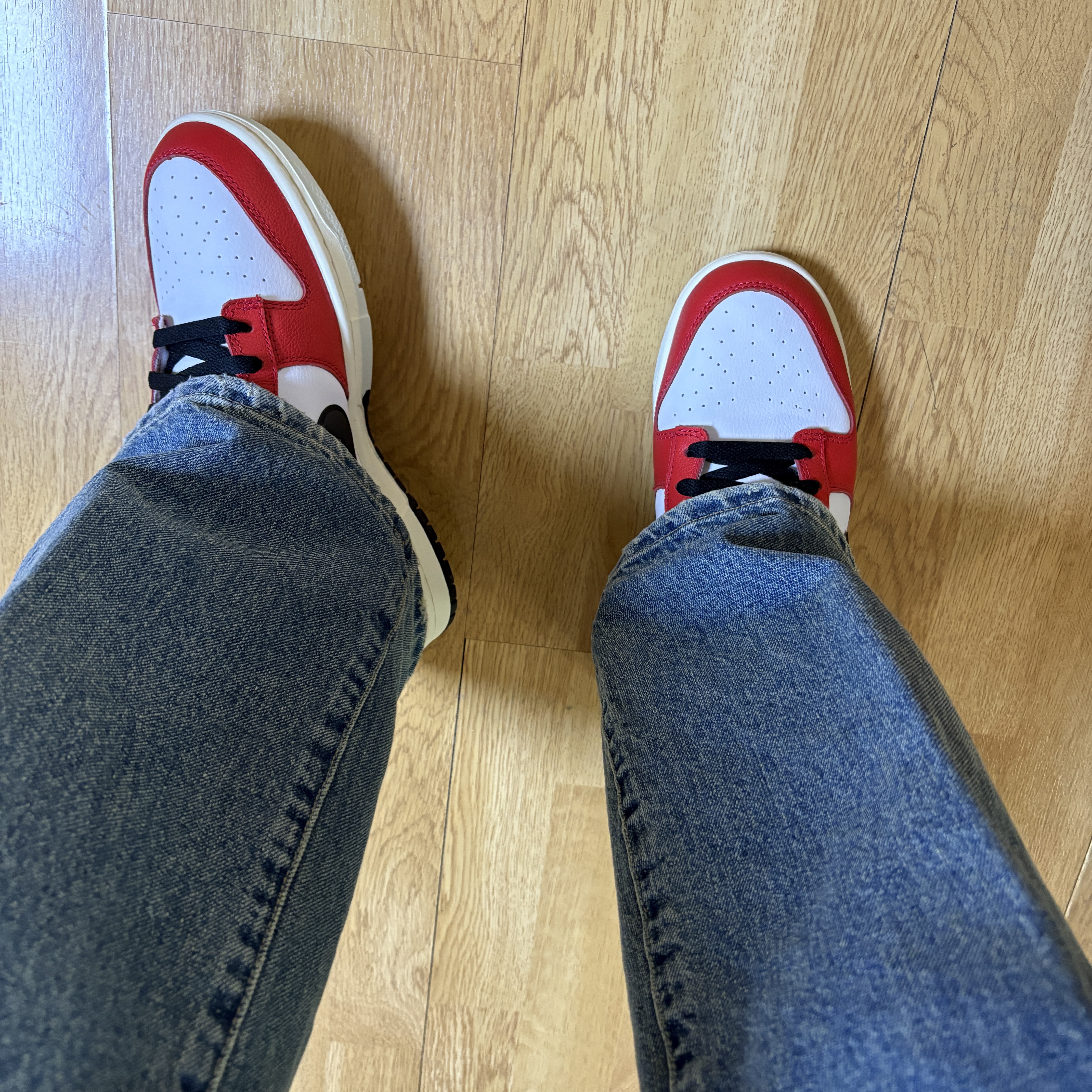 Nike Dunk Low Retro PRM University Red Black 착용 스타일