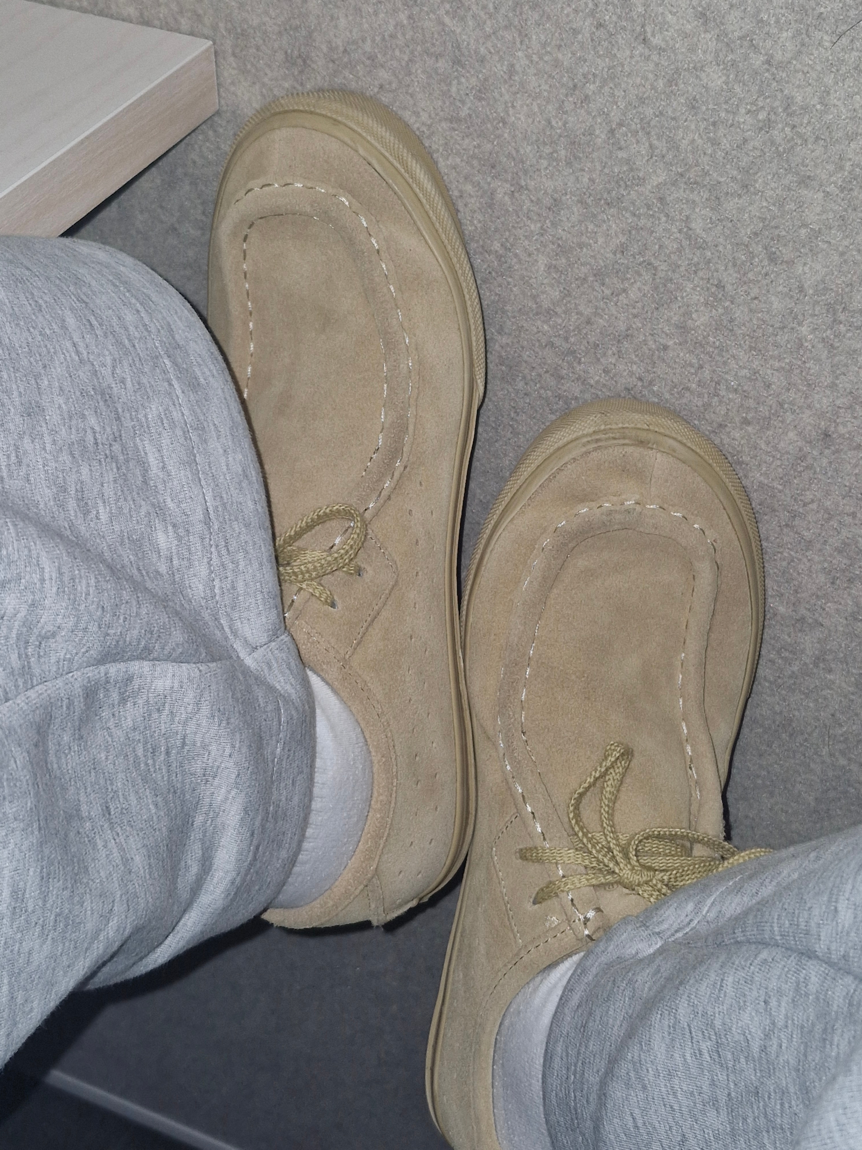 Vans Carver Low Sand Beige 착용 스타일 - 1