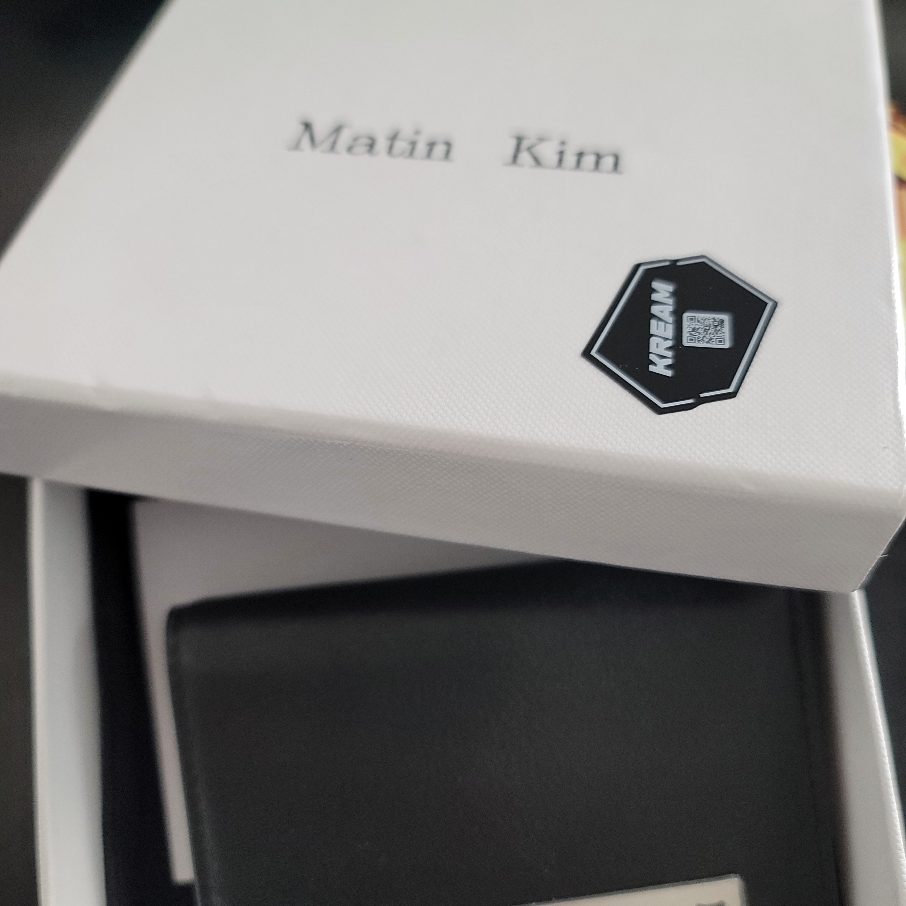 Matin Kim Slim Metal Business Wallet Black 착용 스타일