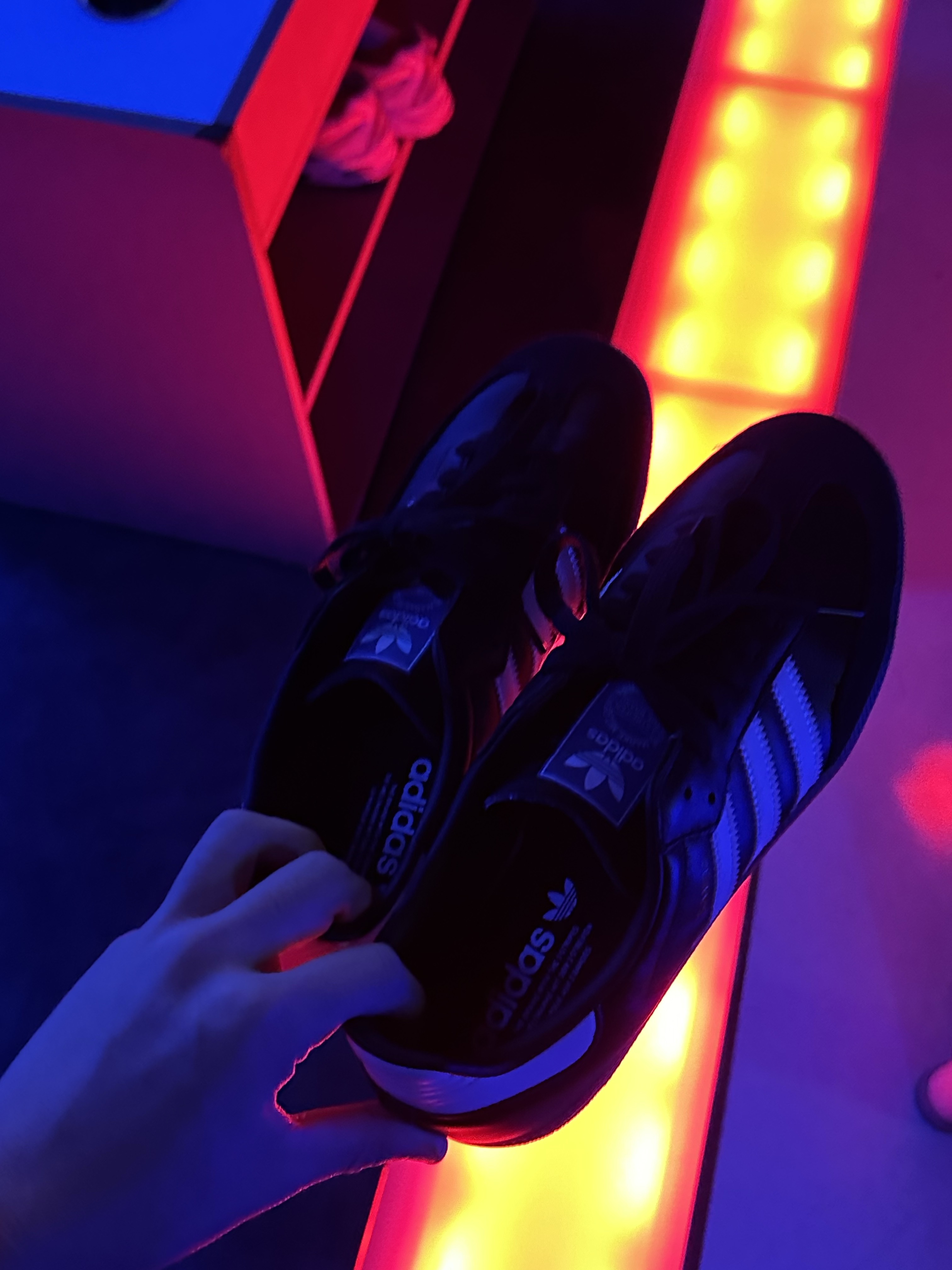 Adidas Samba OG Black White Gum 착용 스타일 - 2