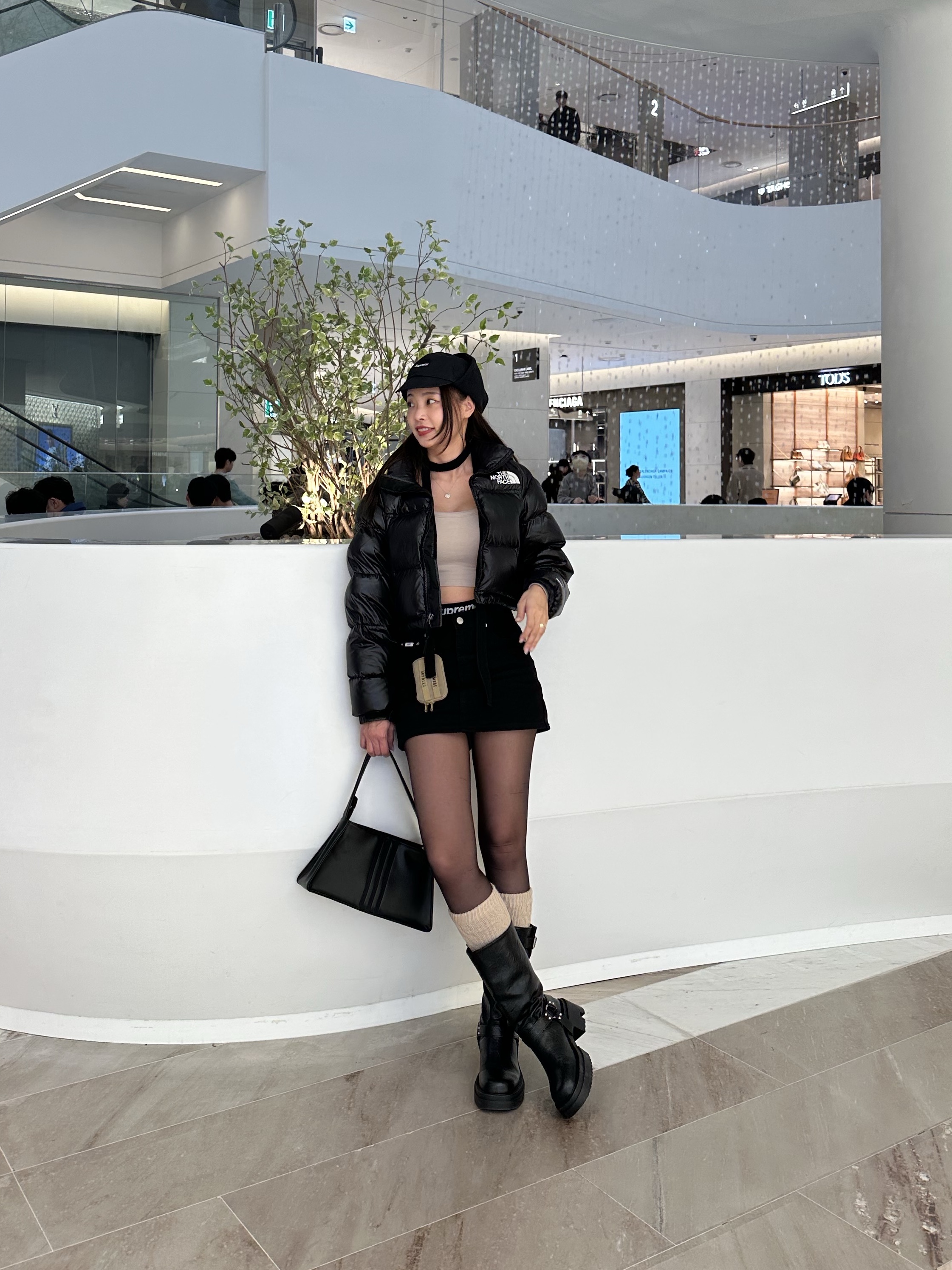 (W) The North Face Nuptse Short Jacket TNF Black, Supreme Gore-Tex Earflap Cap Black - 23FW 착용 스타일 - 4