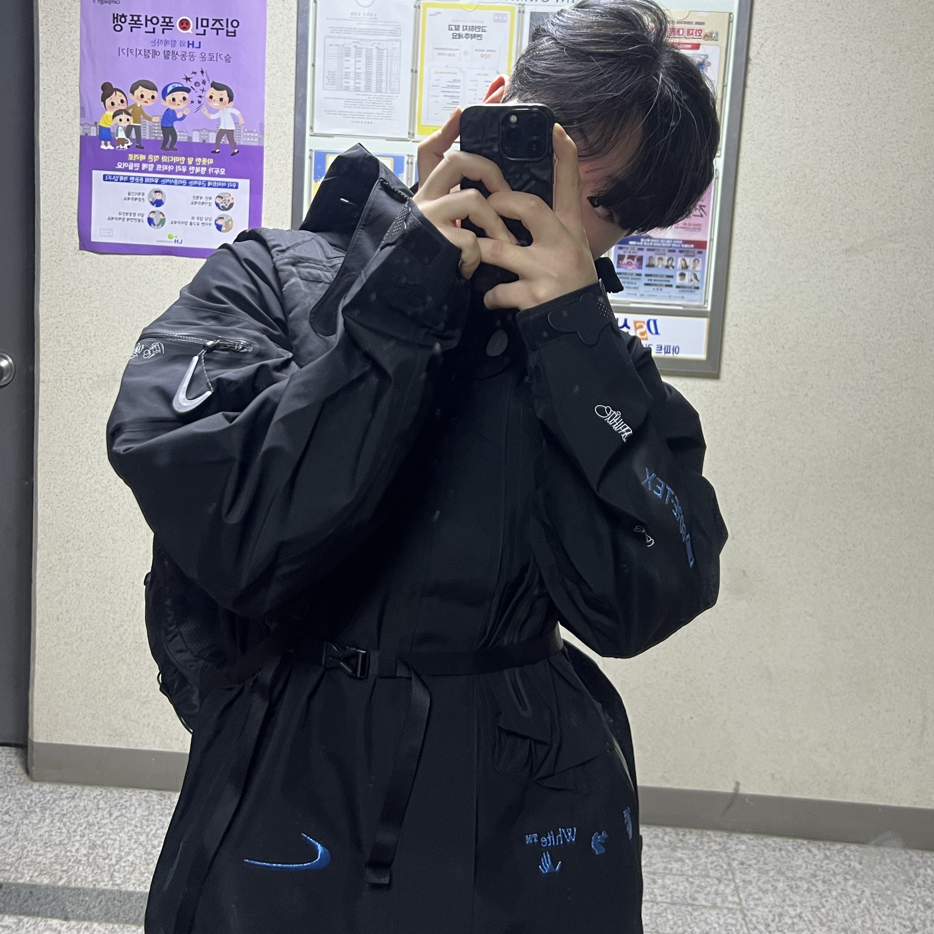 Nike x Off-White NRG Gore-Tex Jacket Black - Asia, C.P. Company Nylon B Crossbody Rucksack Black - 24FW 착용 스타일