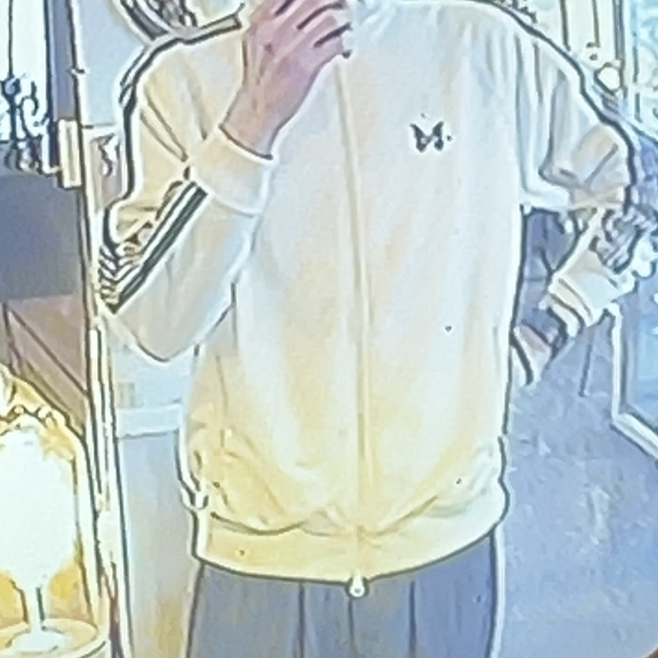 Needles Track Jacket Poly Smooth Ice White, BAPE Baby Milo MagSafe Card Holder Black 착용 스타일 - 2