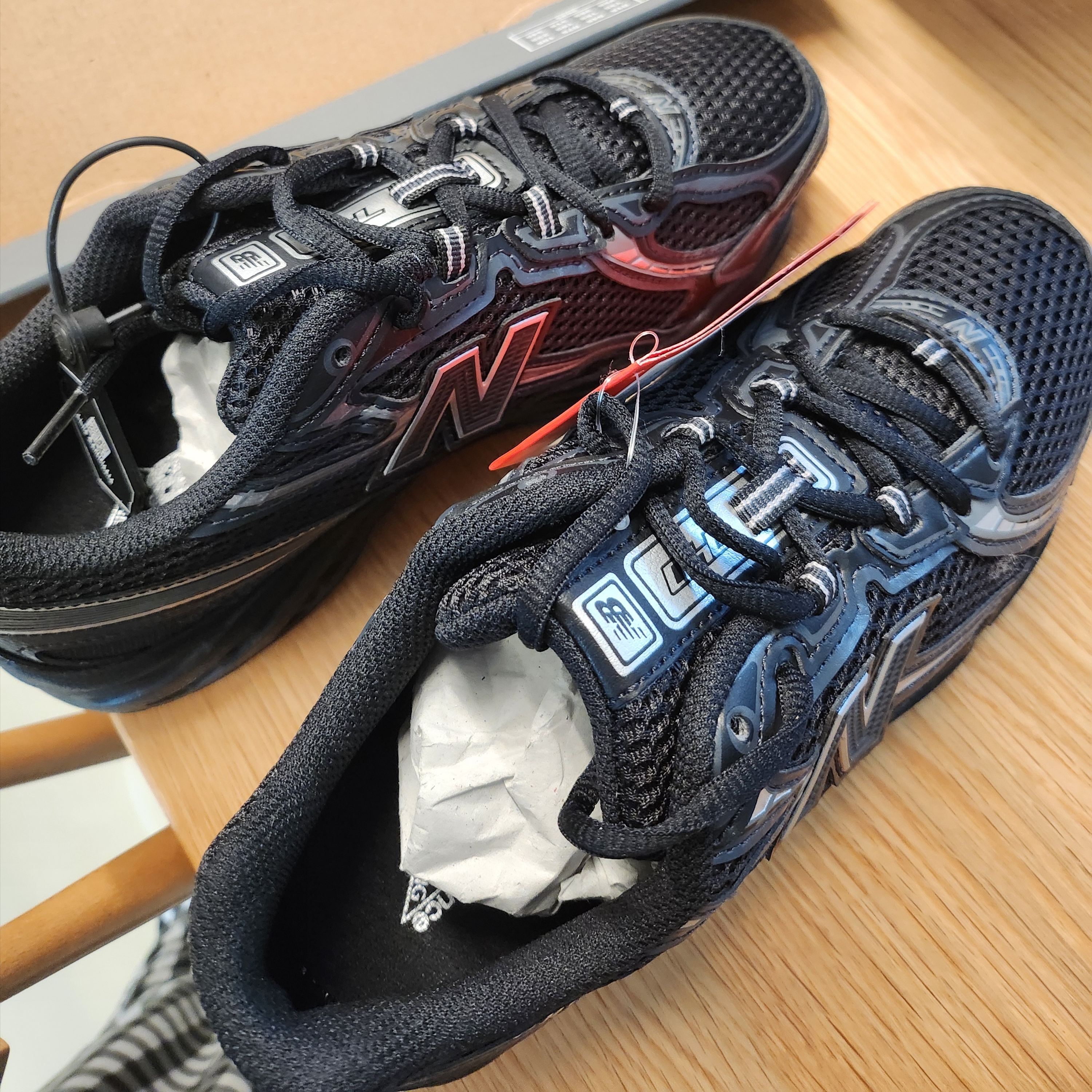 New Balance 740v2 Black Silver Metallic 착용 스타일