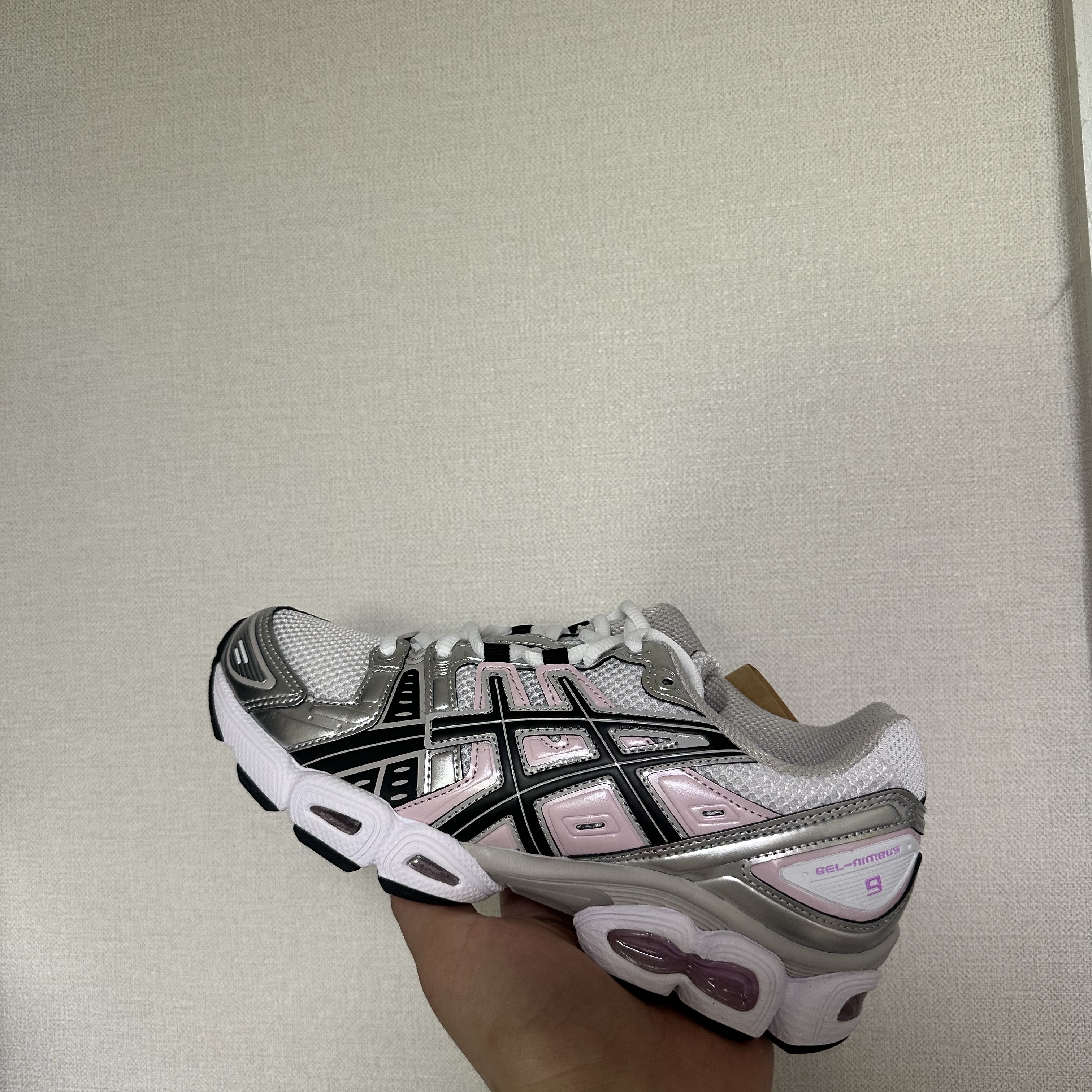(W) Asics Gel-Nimbus 9 White Black 착용 스타일
