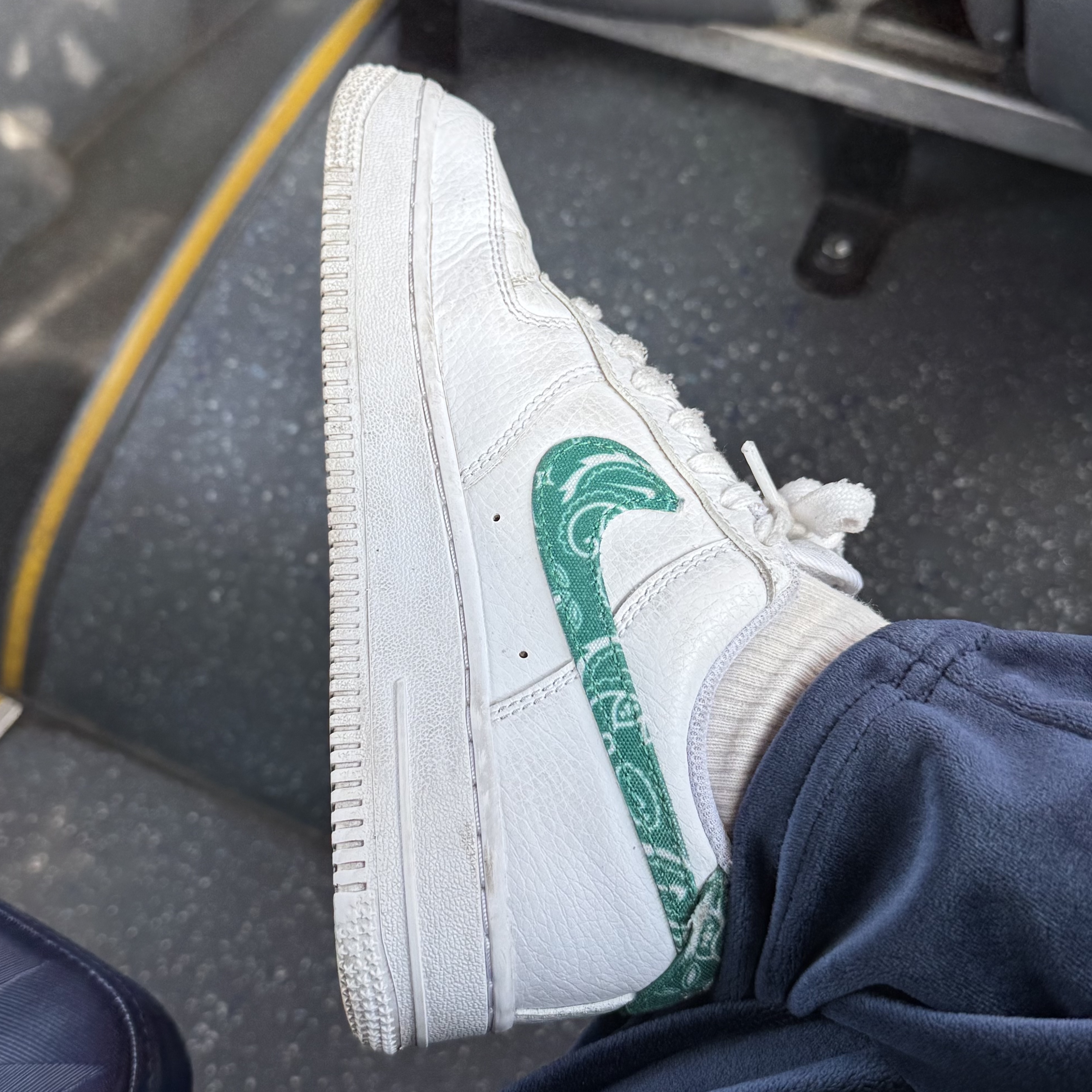 (W) Nike Air Force 1 '07 Essential Paisley Swoosh White Malachite 착용 스타일
