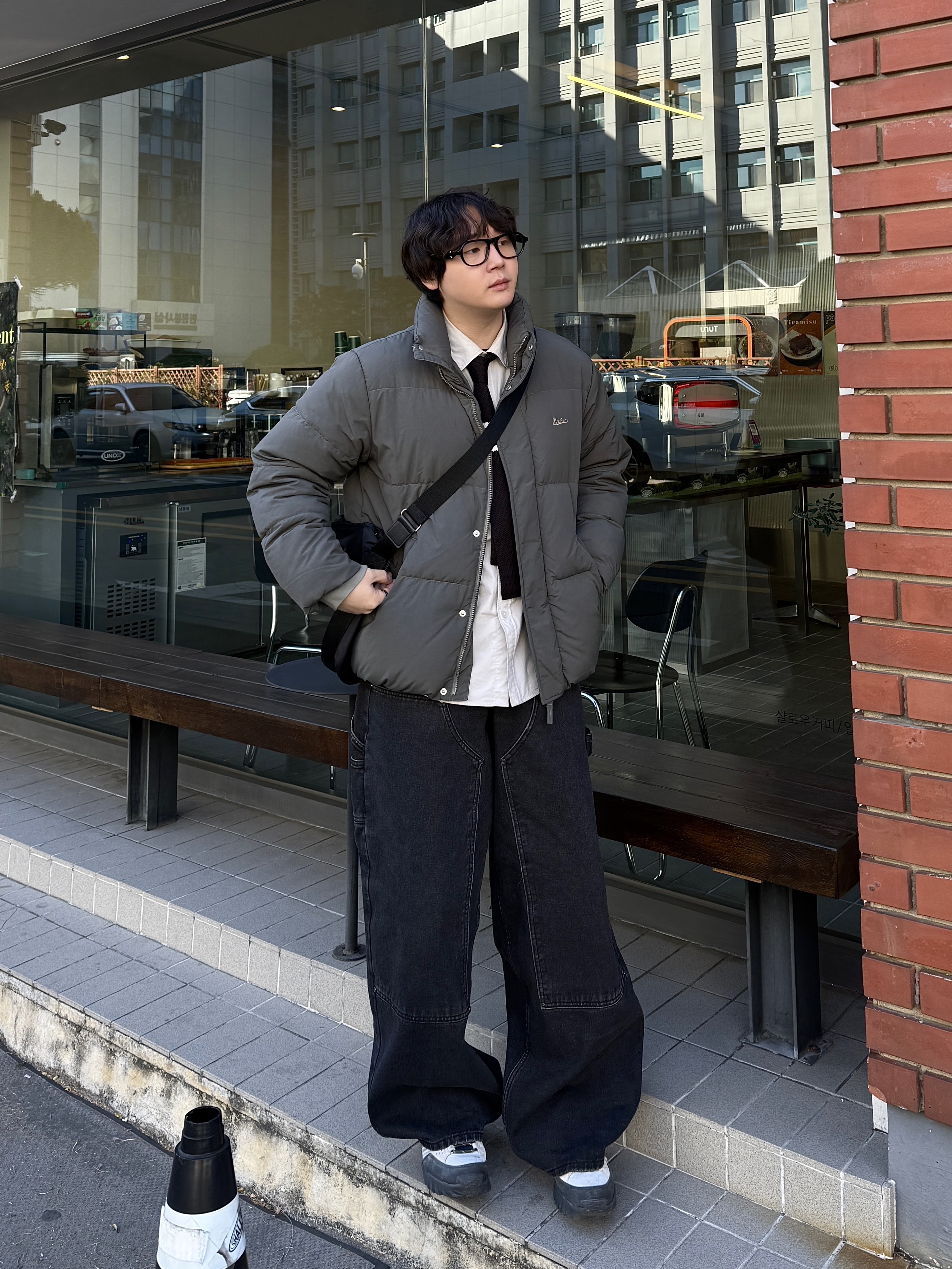Gentle Monster x Maison Margiela MM113 Black Clear, Thom Browne Silk Knit 4-Bar Tie Black 착용 스타일 - 1