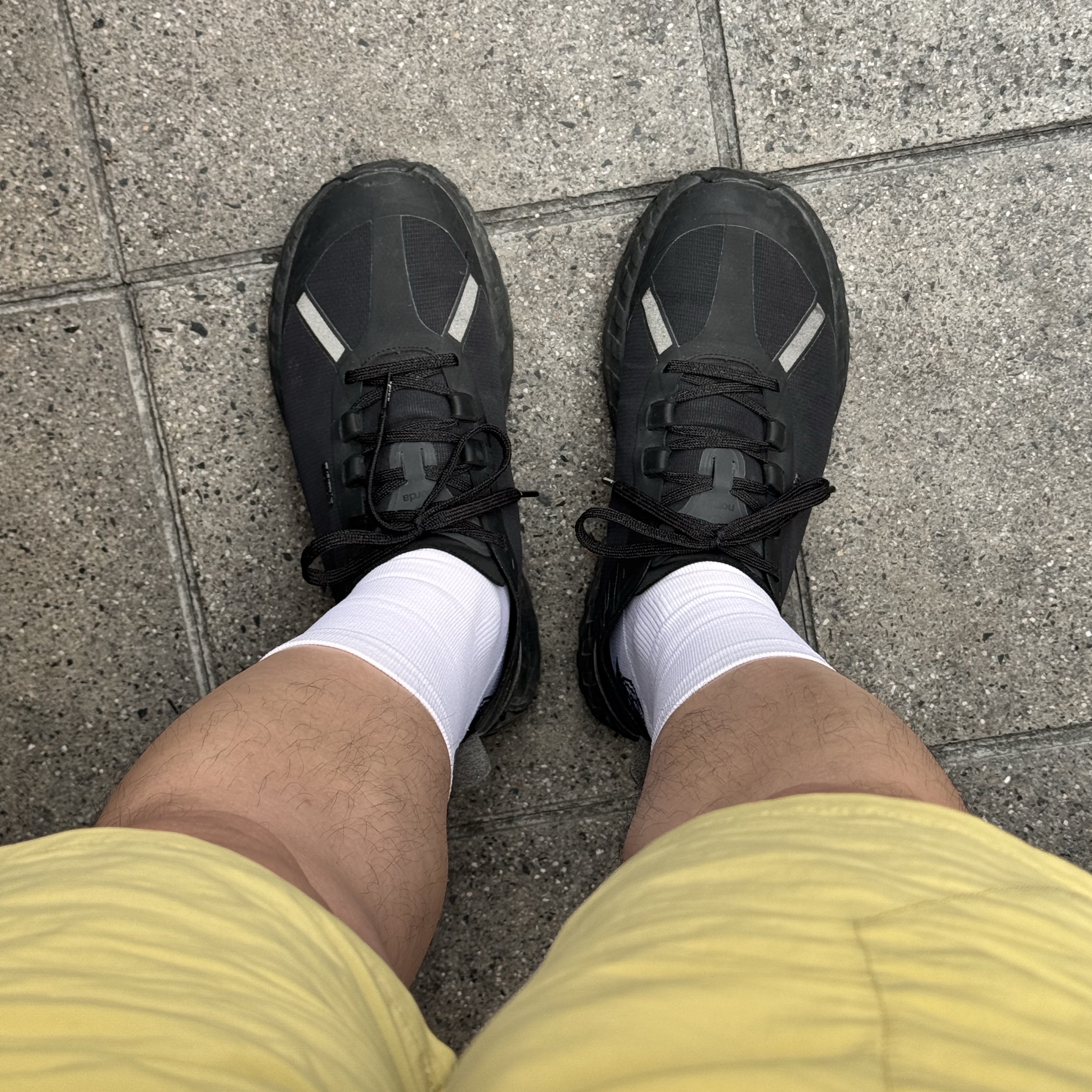 Norda 001/A Stealth Black 착용 스타일