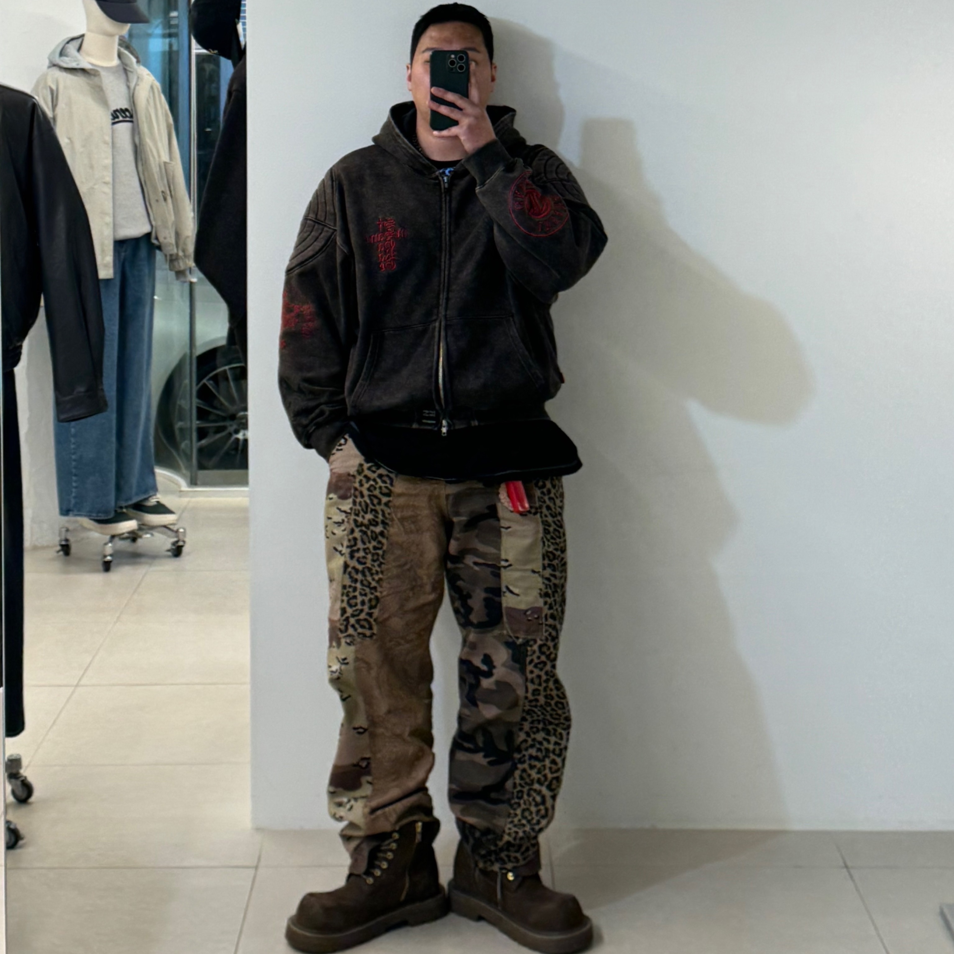 Supreme Floating Keychain Red - 23FW 착용 스타일