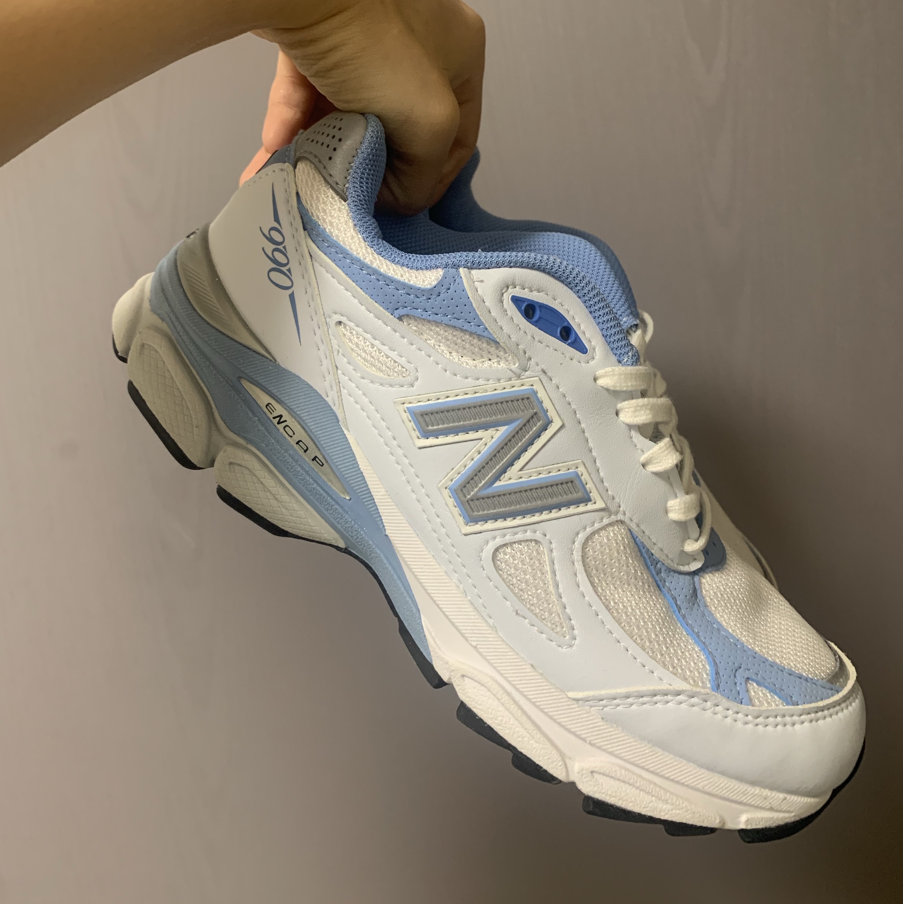 (W) New Balance 990v3 Made in USA White Blue - B Standard 착용 스타일 - 3