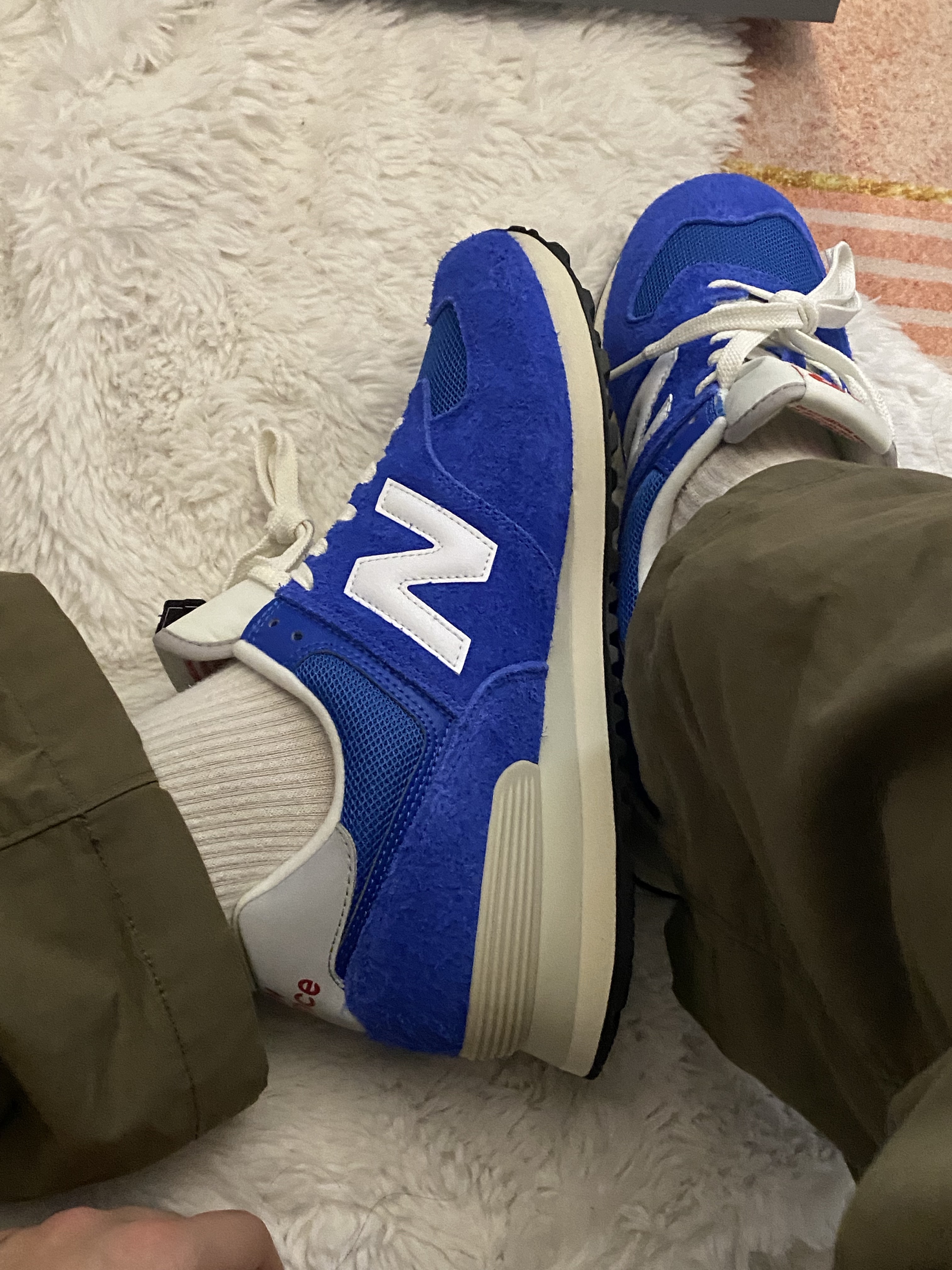 New Balance 574 Heritage Blue White 착용 스타일 - 2