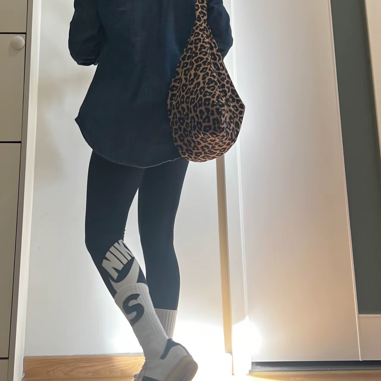 (W) Nike NSW Essential High Waist Leggings Black - Asia 착용 스타일 - 3