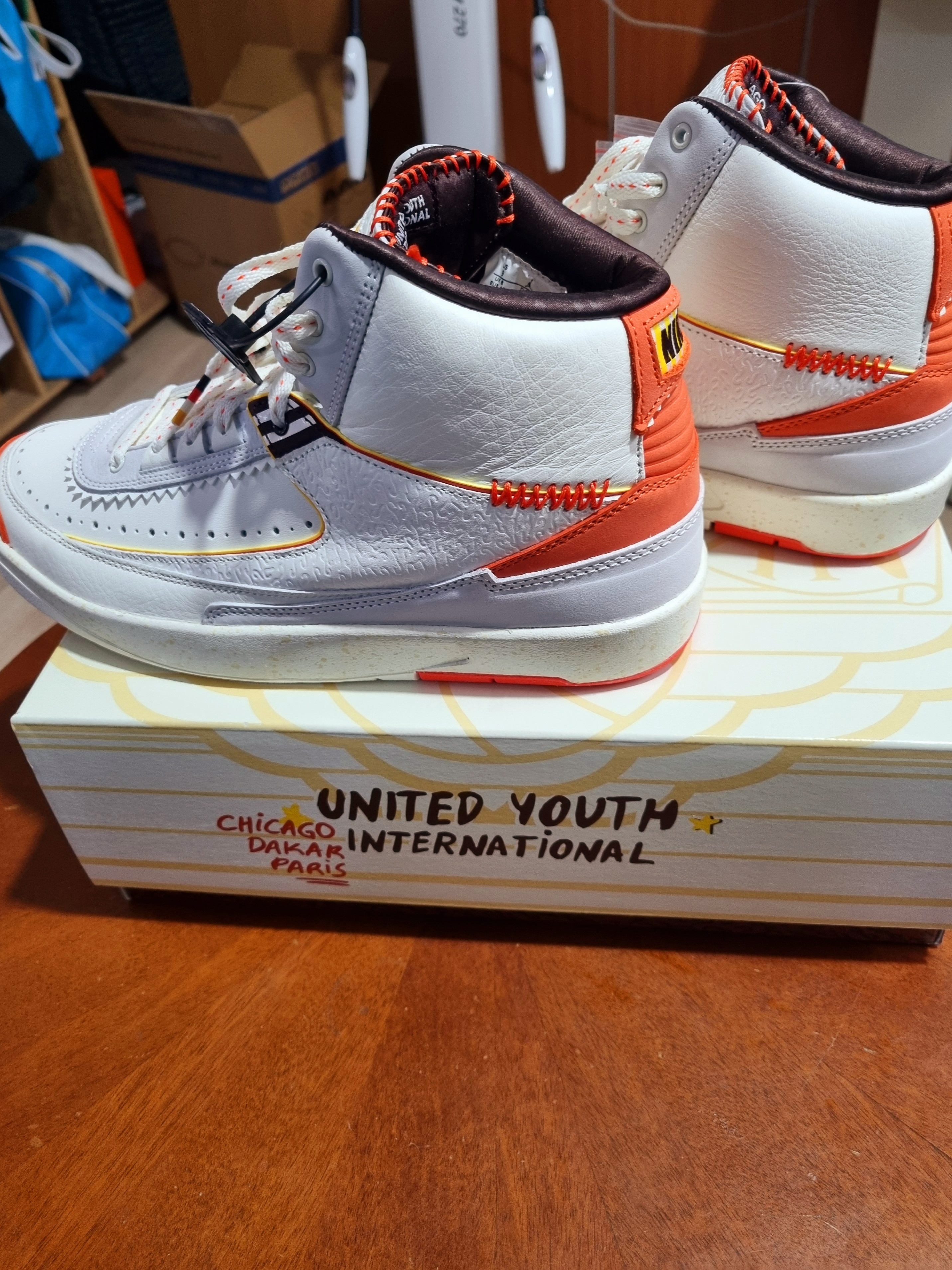Jordan 2 x Maison Chateau Rouge Retro SP Orange and Sail 착용 스타일 - 1
