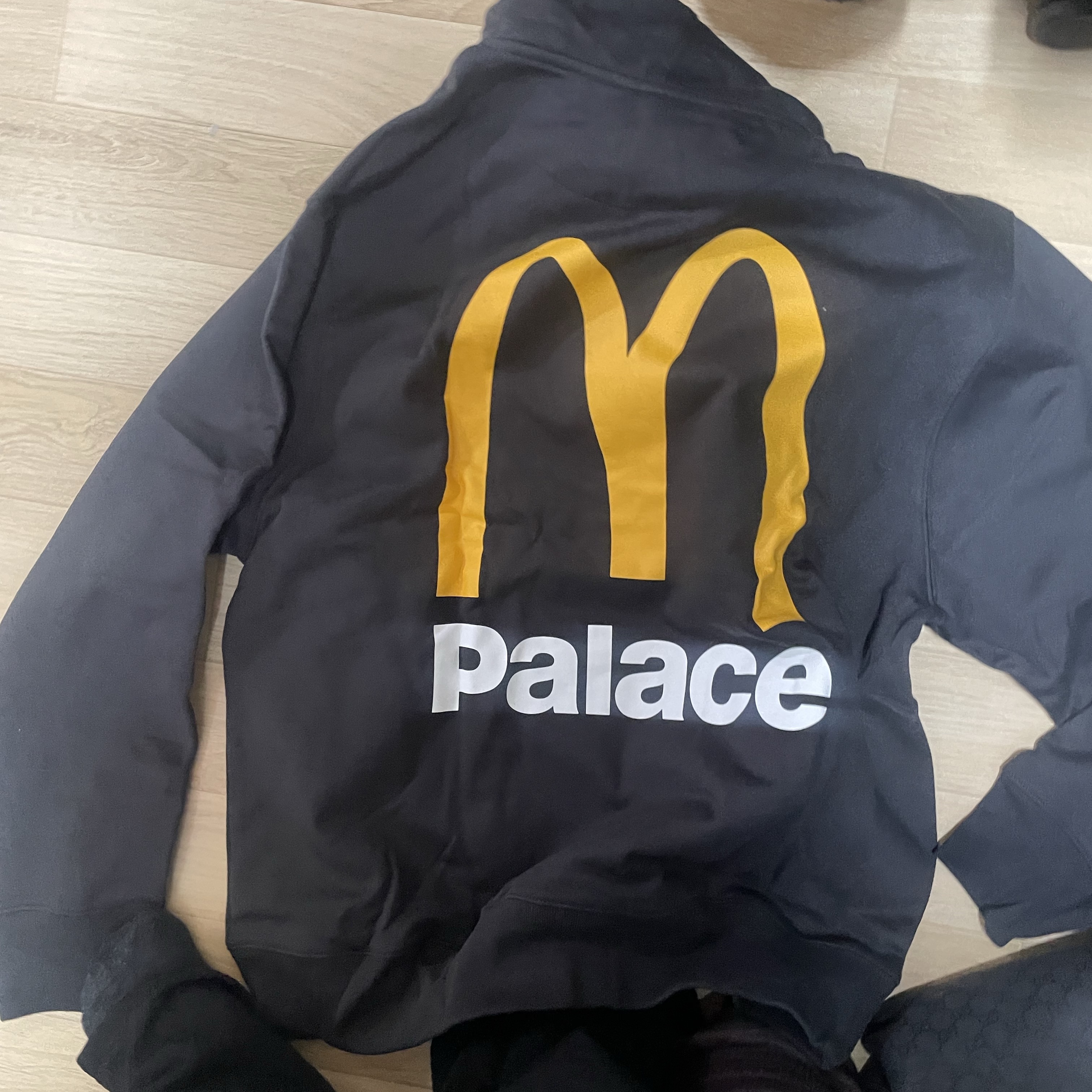 Palace x McDonald's Logo Hood Black - 23FW 착용 스타일