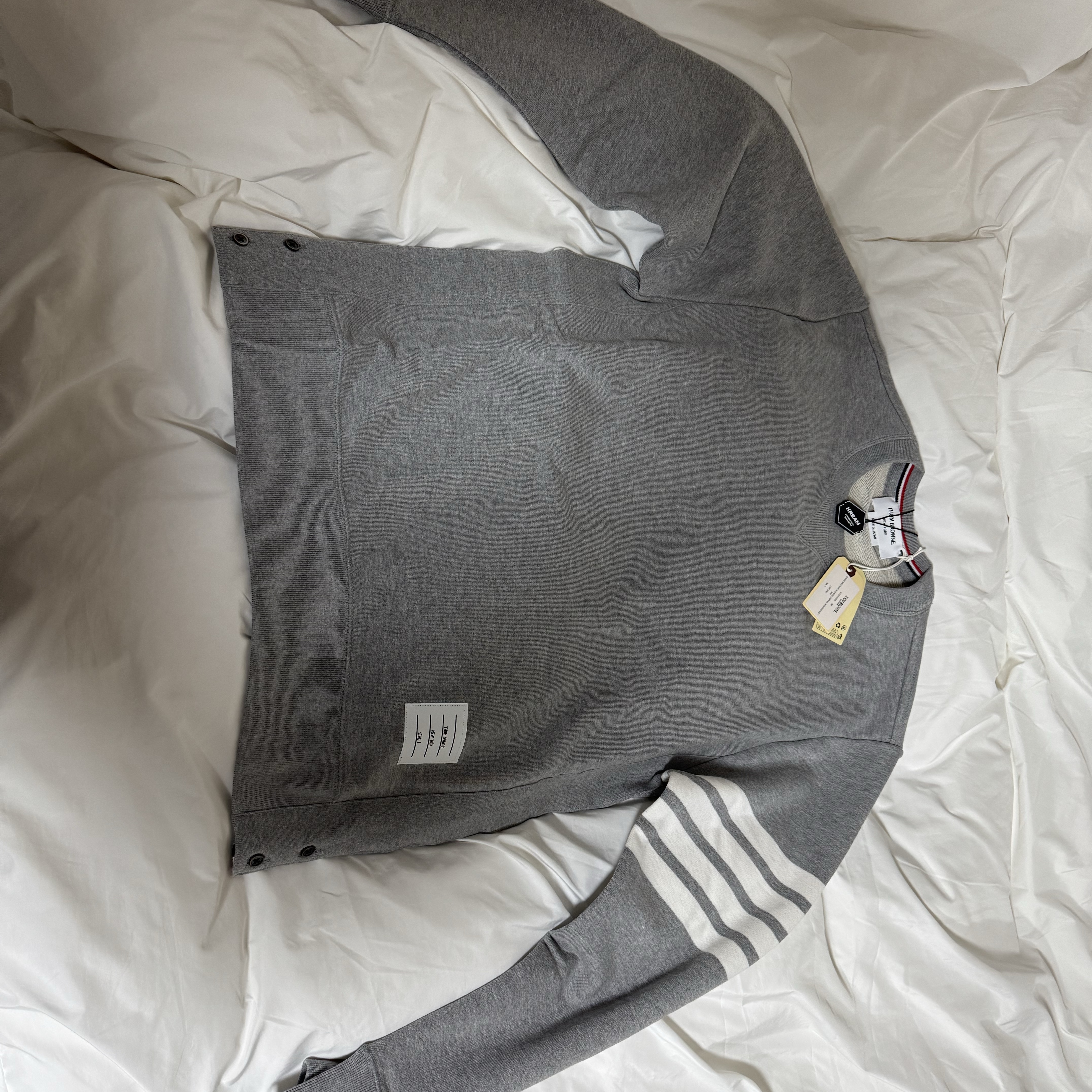 Thom Browne Engineered 4-Bar Sweatshirt Light Grey 착용 스타일