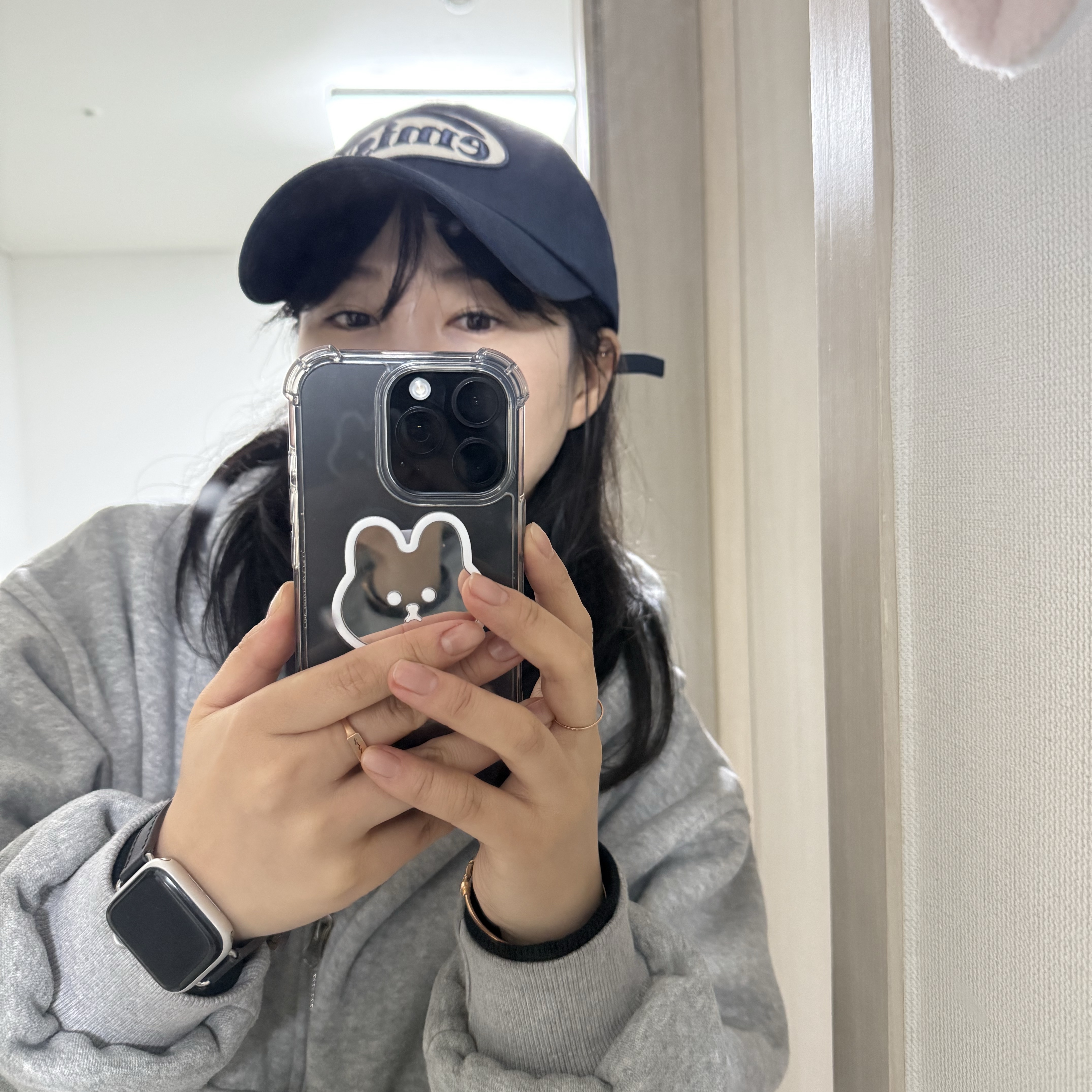 이미스 톤 온 톤 와펜 볼캡 네이비 착용 스타일 - 1