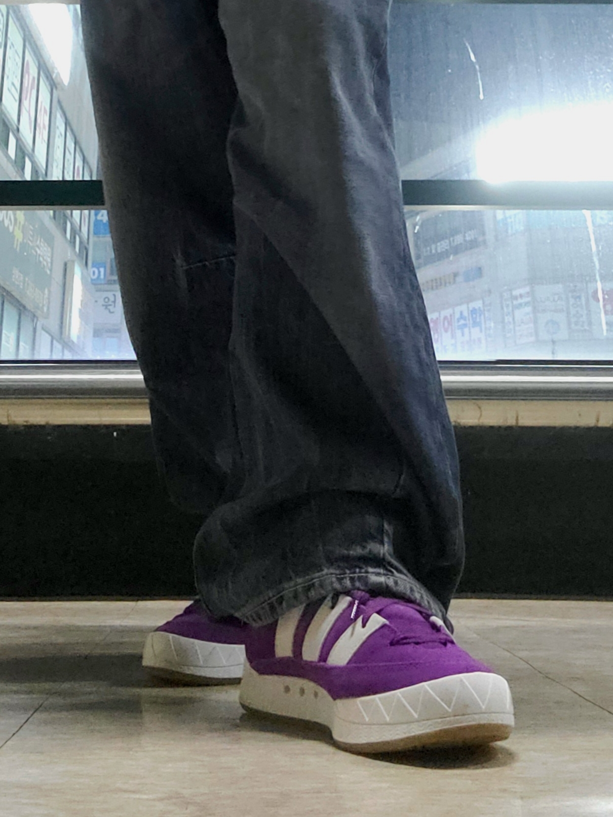 Adidas New Fur Jacket Off White - KR Sizing, Adidas x Atmos Adimatic Glory Purple 착용 스타일 - 2
