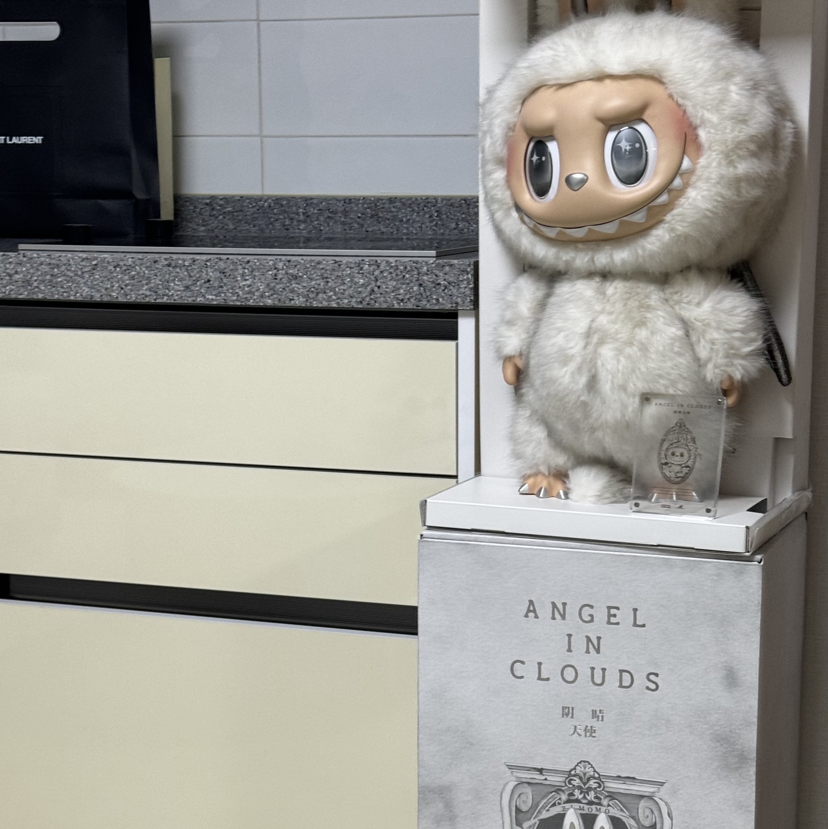 Pop Mart The Monsters Zimomo Angel In Clouds Vinyl Face Doll 착용 스타일 - 1
