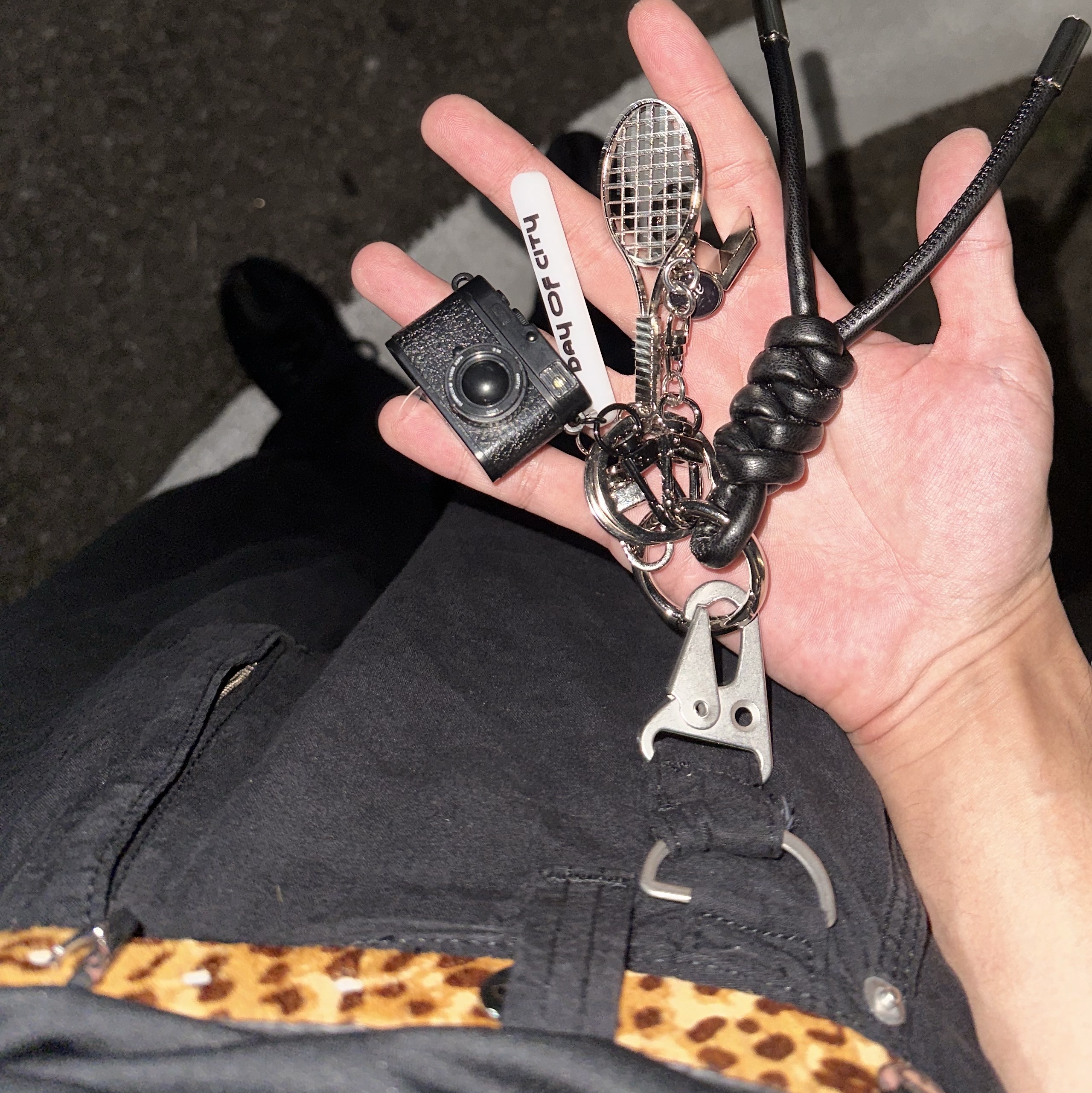 Stussy SS Link Studded Belt Hairy Cheetah Print 착용 스타일