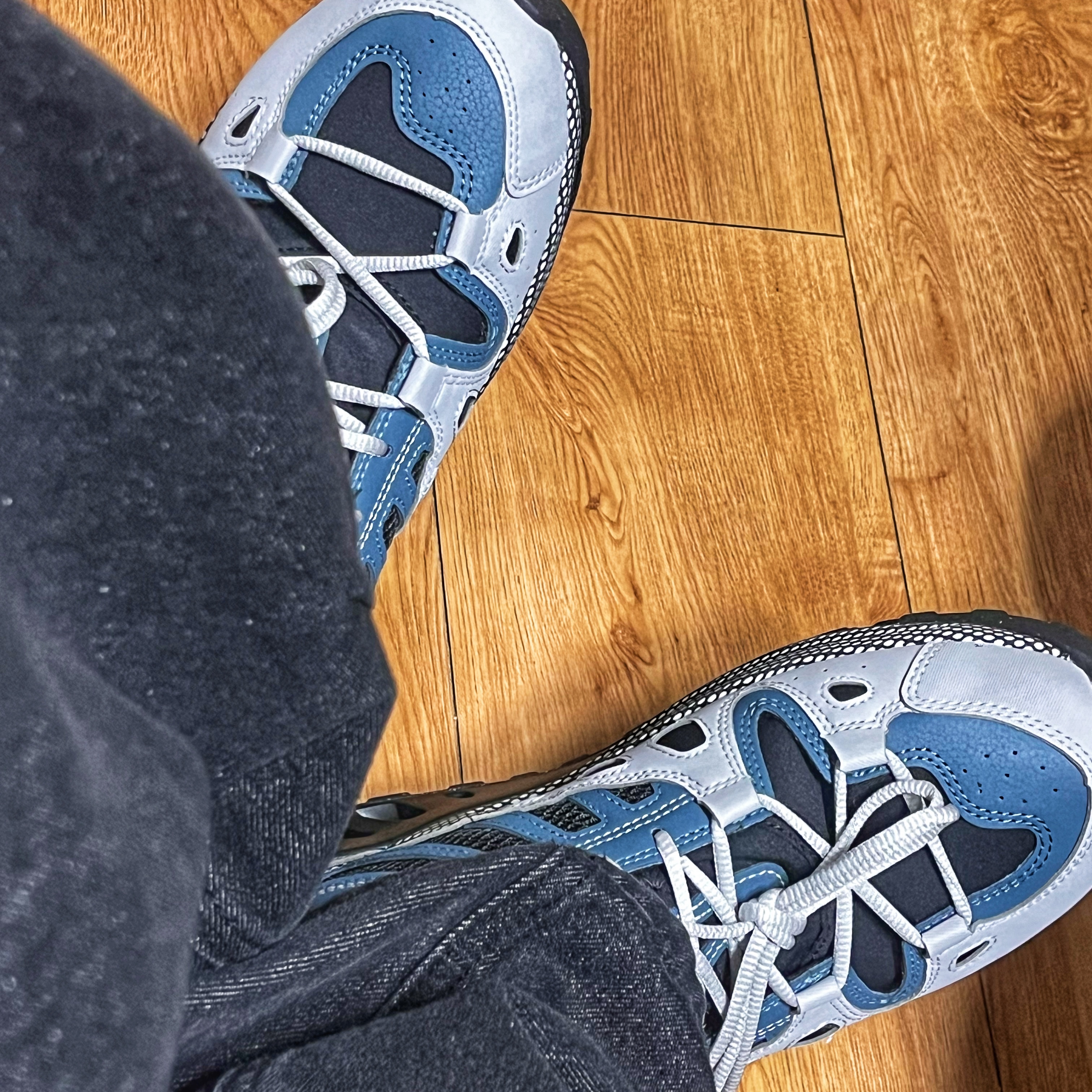 Nike ACG Air Exploraid Neutral Grey and Ash Green 착용 스타일