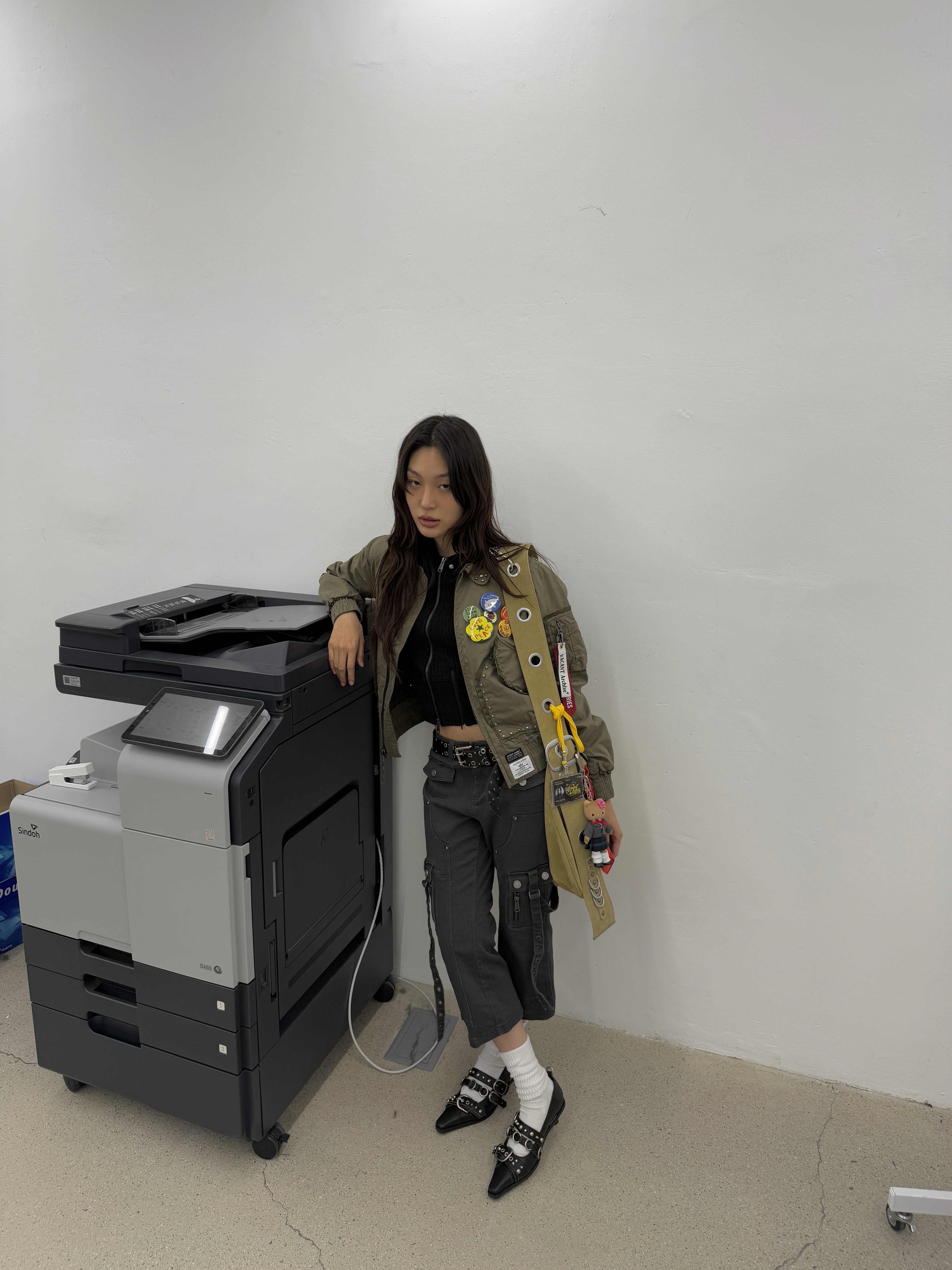 [KREAM 단독] Vacant Archive Bella Wide Strap Hobo Bag Black, [KREAM 단독] Vacant Archive Bella Wide Strap Hobo Bag Beige 착용 스타일