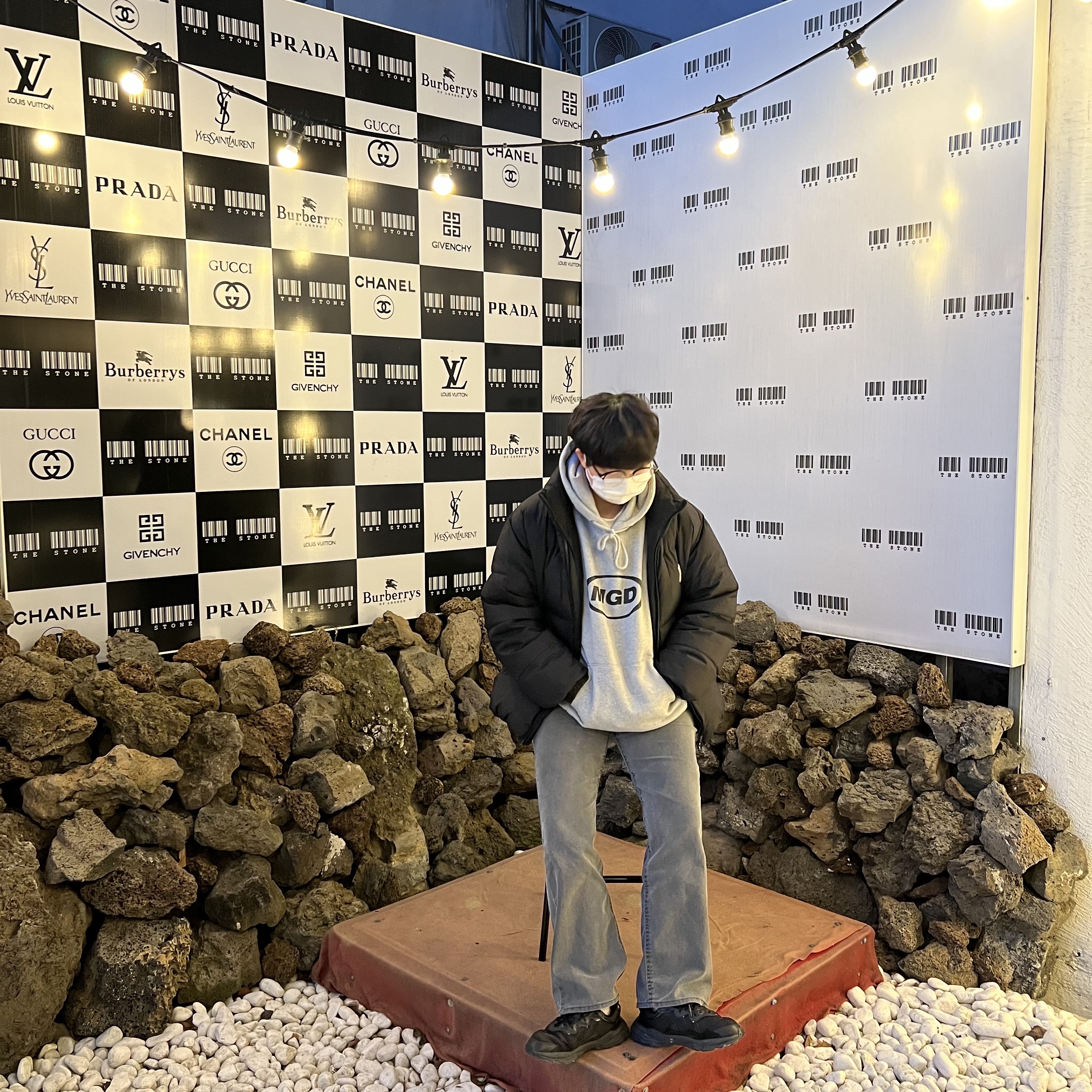 Adidas Ozweego Core Black 착용 스타일 - 2