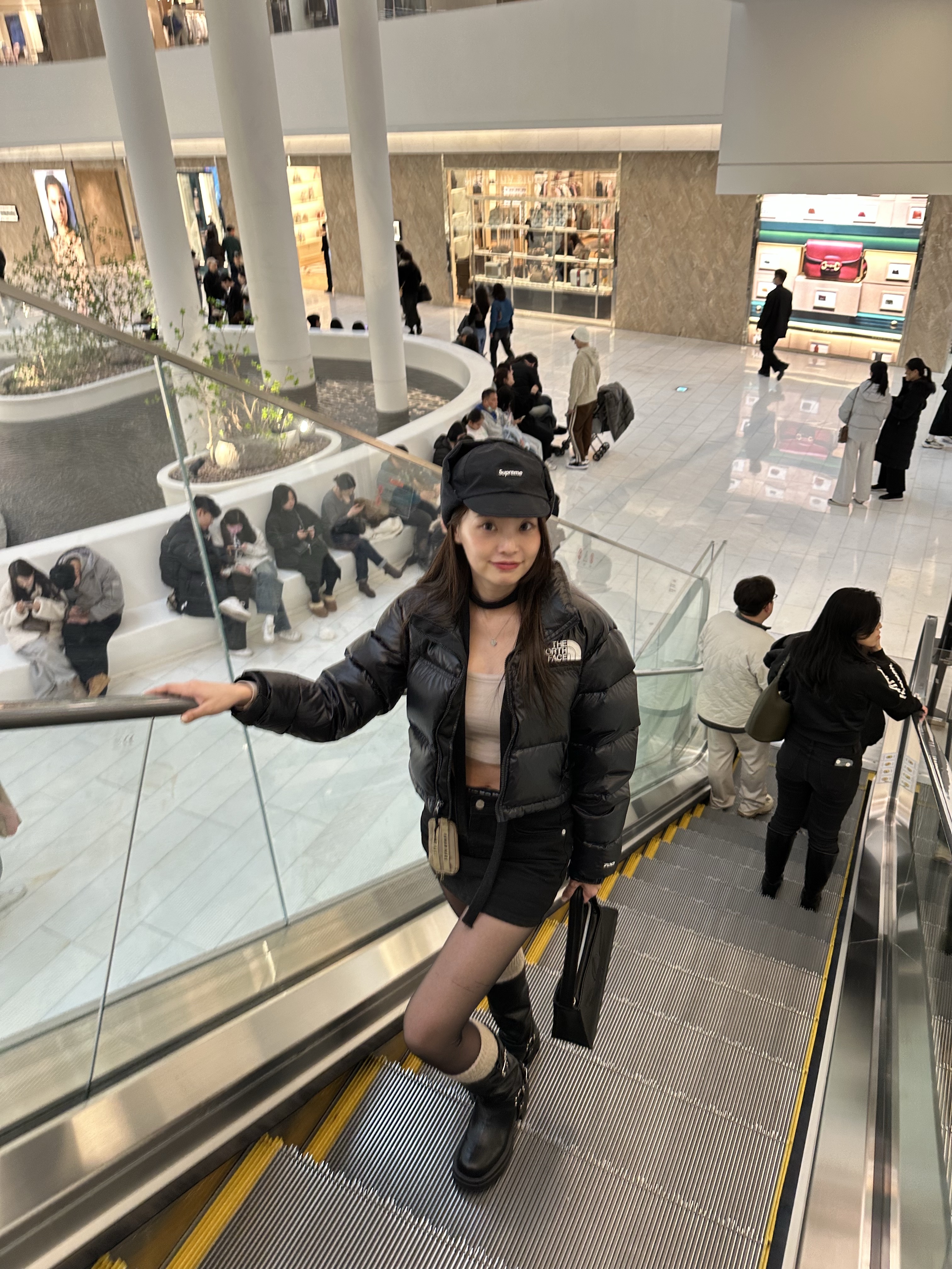 (W) The North Face Nuptse Short Jacket TNF Black, Supreme Gore-Tex Earflap Cap Black - 23FW 착용 스타일 - 7