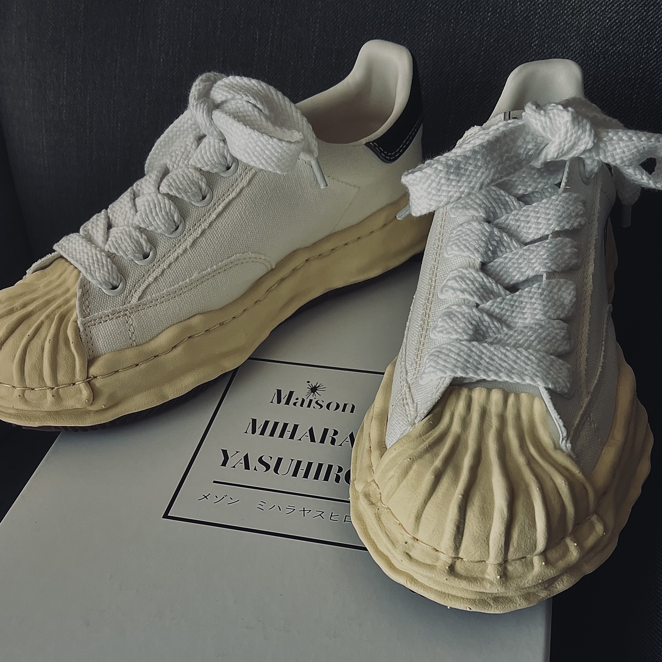 Maison Mihara Yasuhiro Blakey VL OG Sole Canvas Low-top Sneakers White 착용 스타일