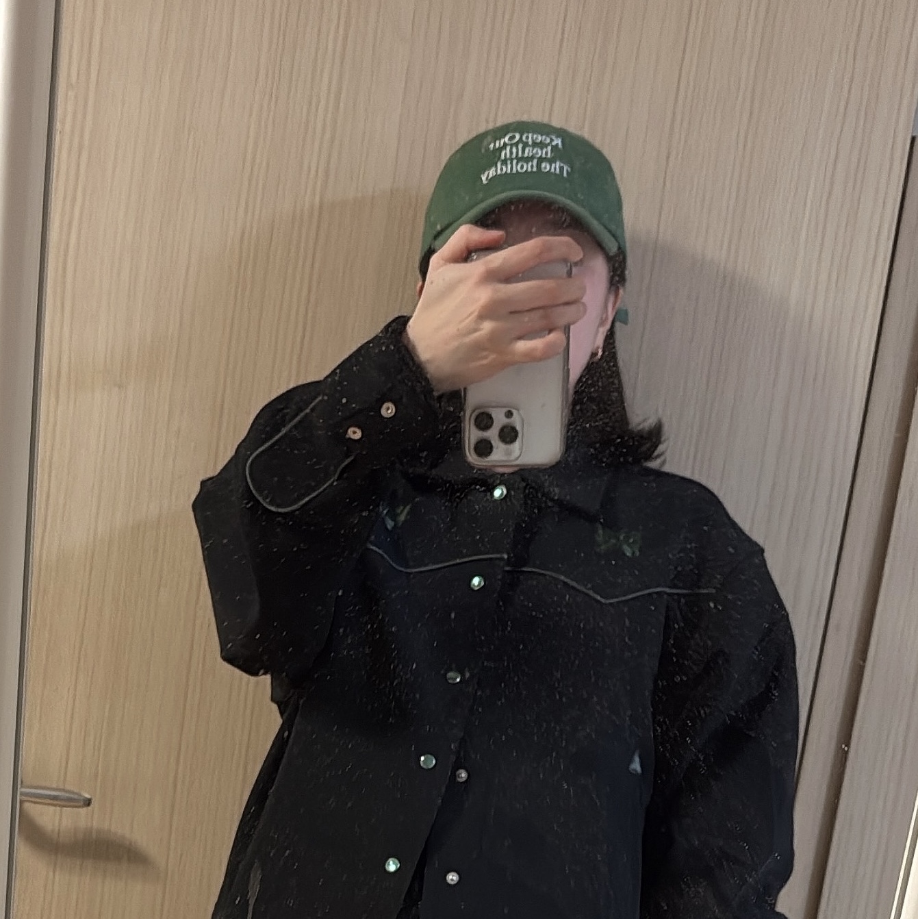 니들스 PE/PU 더블 클로스 파이핑 카우보이 자켓 블랙 착용 스타일