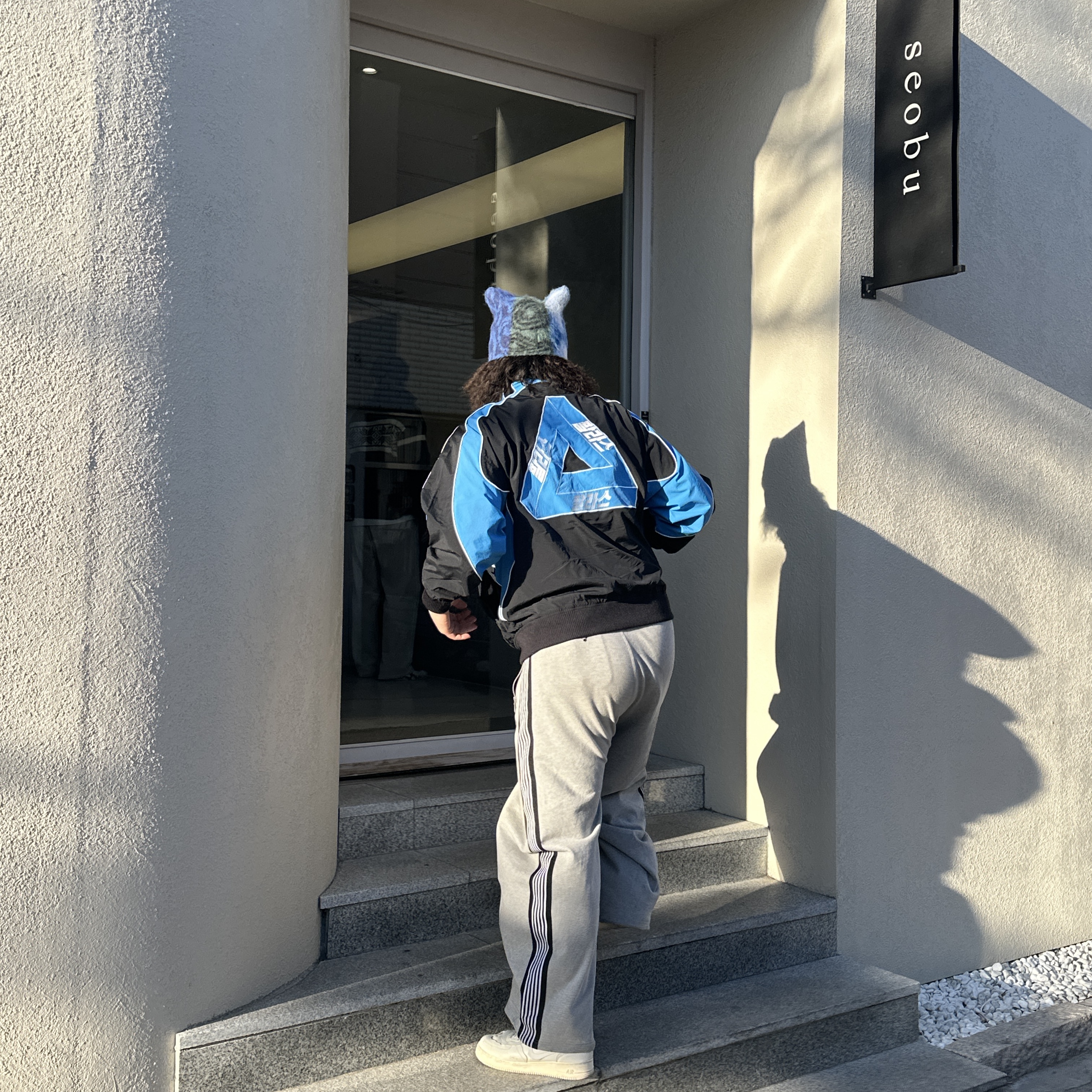 Palace Seoul 2 Seoul Track Jacket Black Blue - 25SS, Palace x Needles Hairy Square Beanie Multi Fabric - 24FW 착용 스타일 - 3