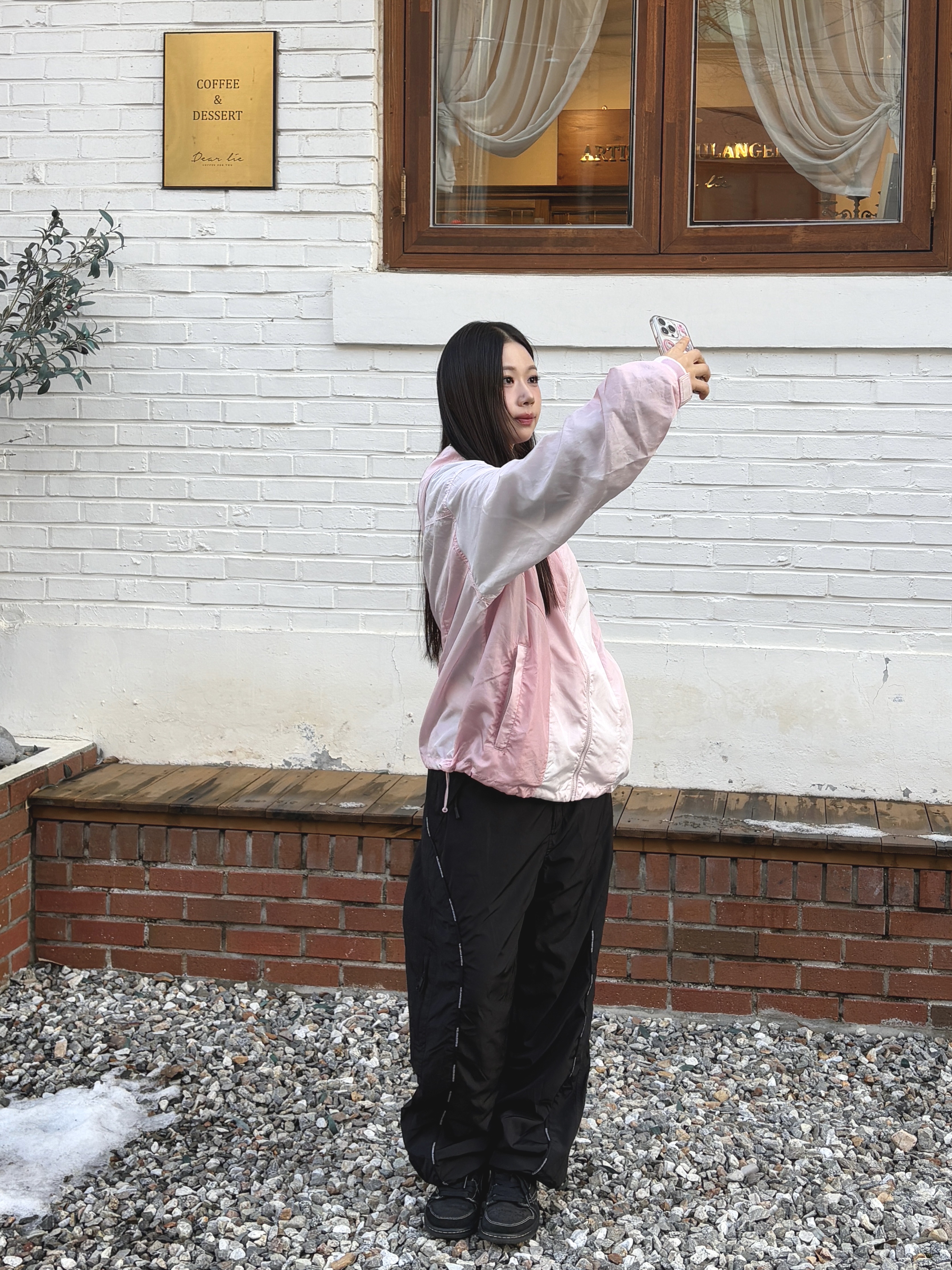 CAVISH Gradation Wind Breaker Pink, Jordan 1 x Travis Scott Retro Low OG SP Black Phantom 착용 스타일 - 2