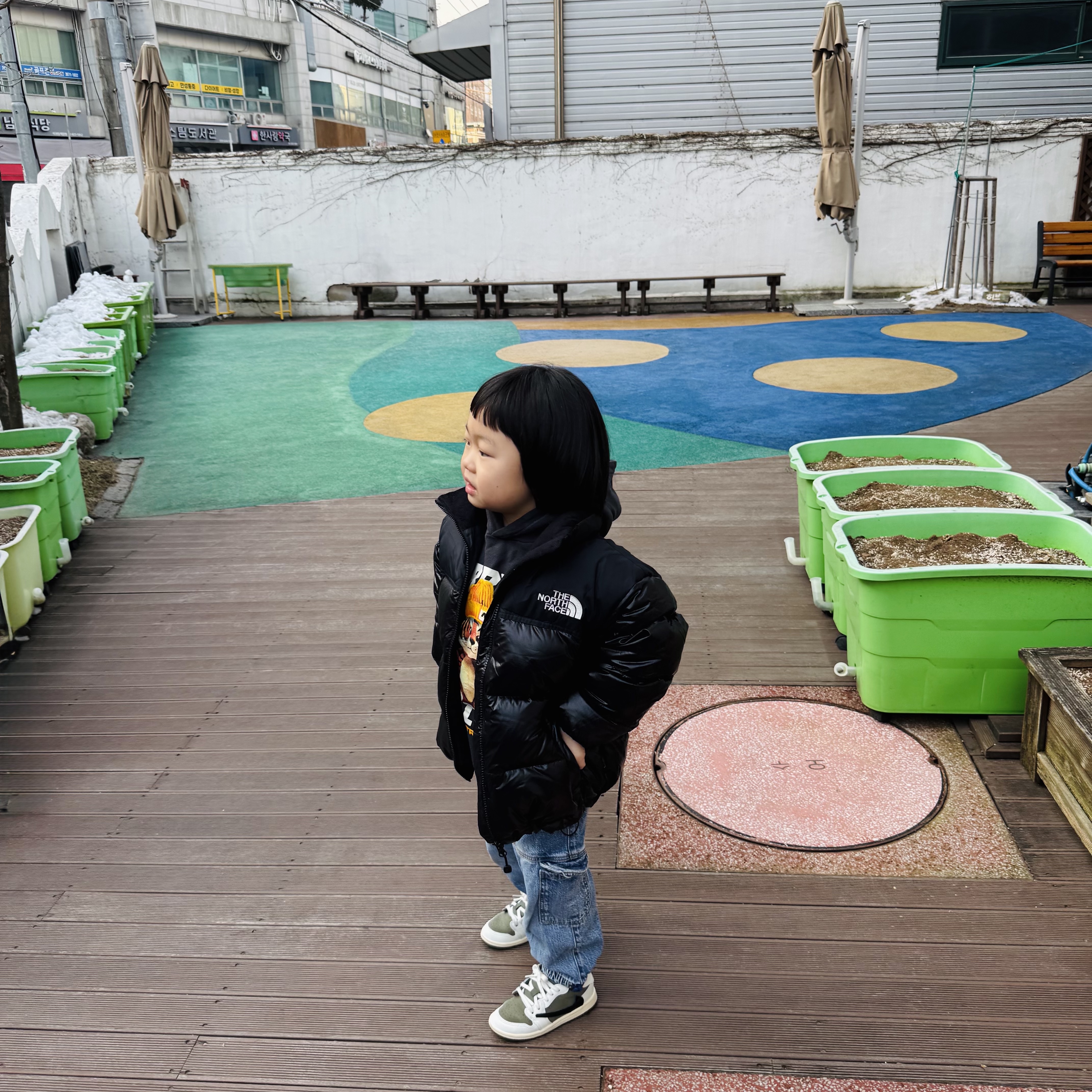(Kids) The North Face 1996 Eco Nuptse Down Jacket Real Black, (TD) Jordan 1 x Travis Scott Retro Low OG SP Reverse Olive 착용 스타일 - 2