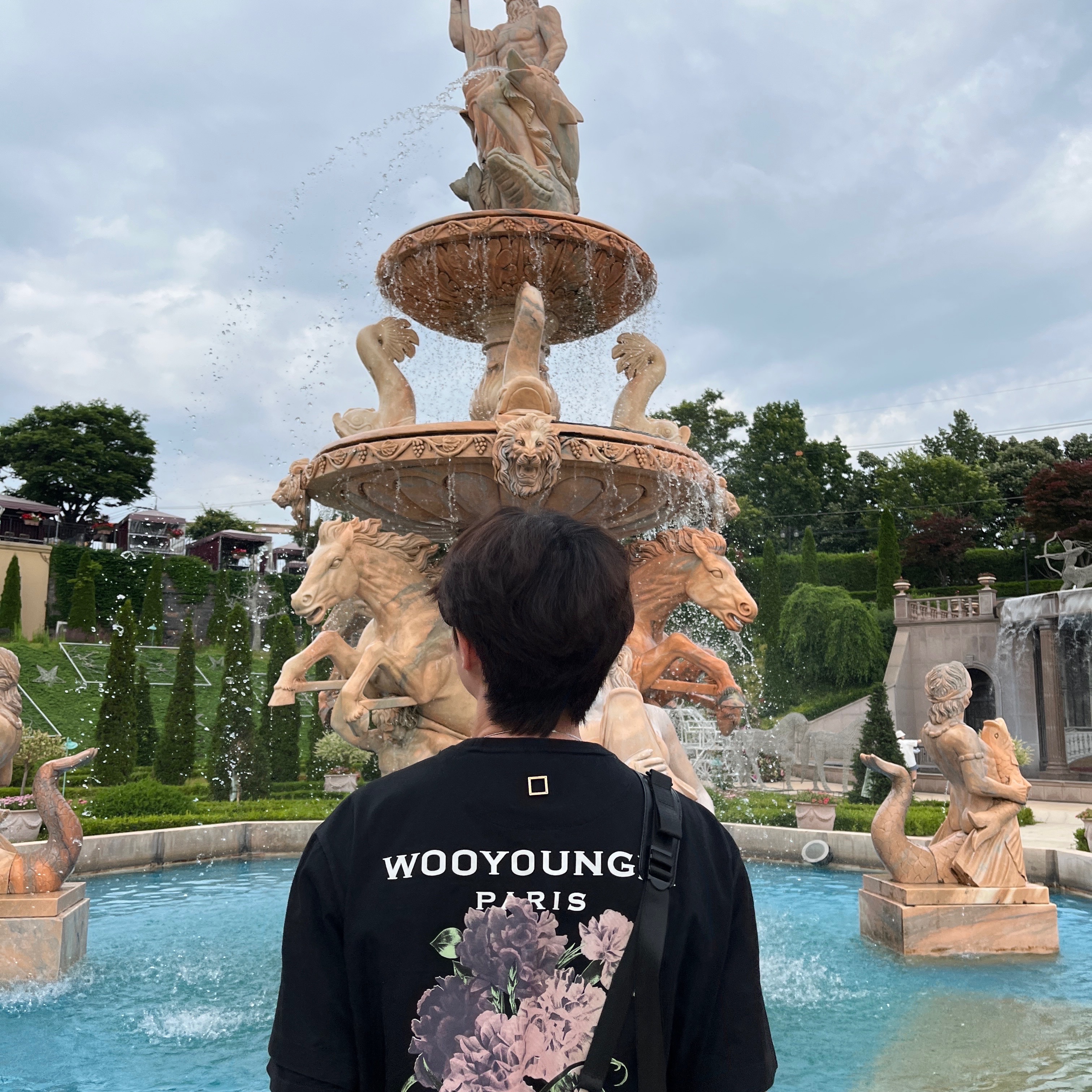 Wooyoungmi Flower Print Back Logo T-Shirt Black - 21SS 착용 스타일