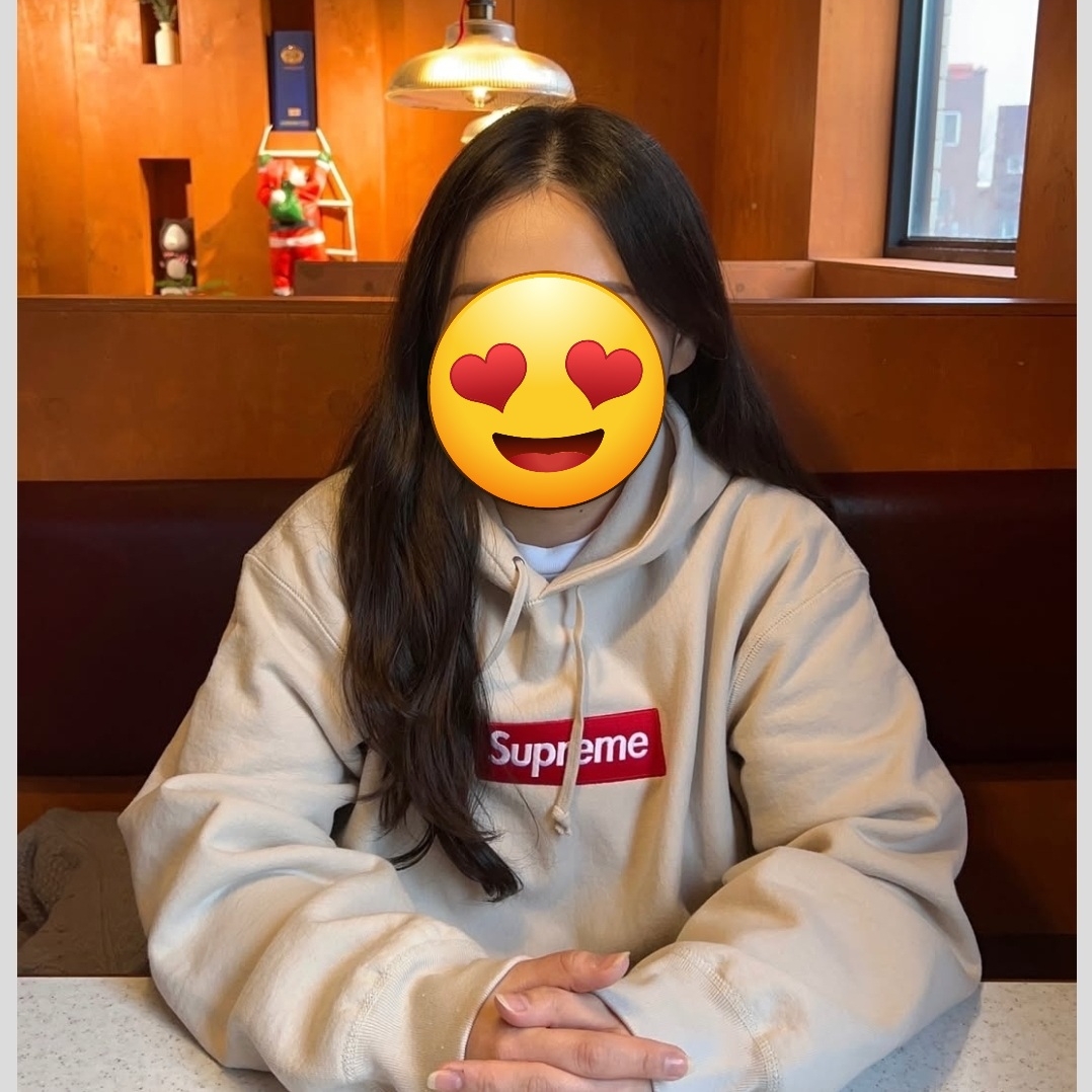 Supreme Box Logo Hooded Sweatshirt Stone - 24FW 착용 스타일 - 3