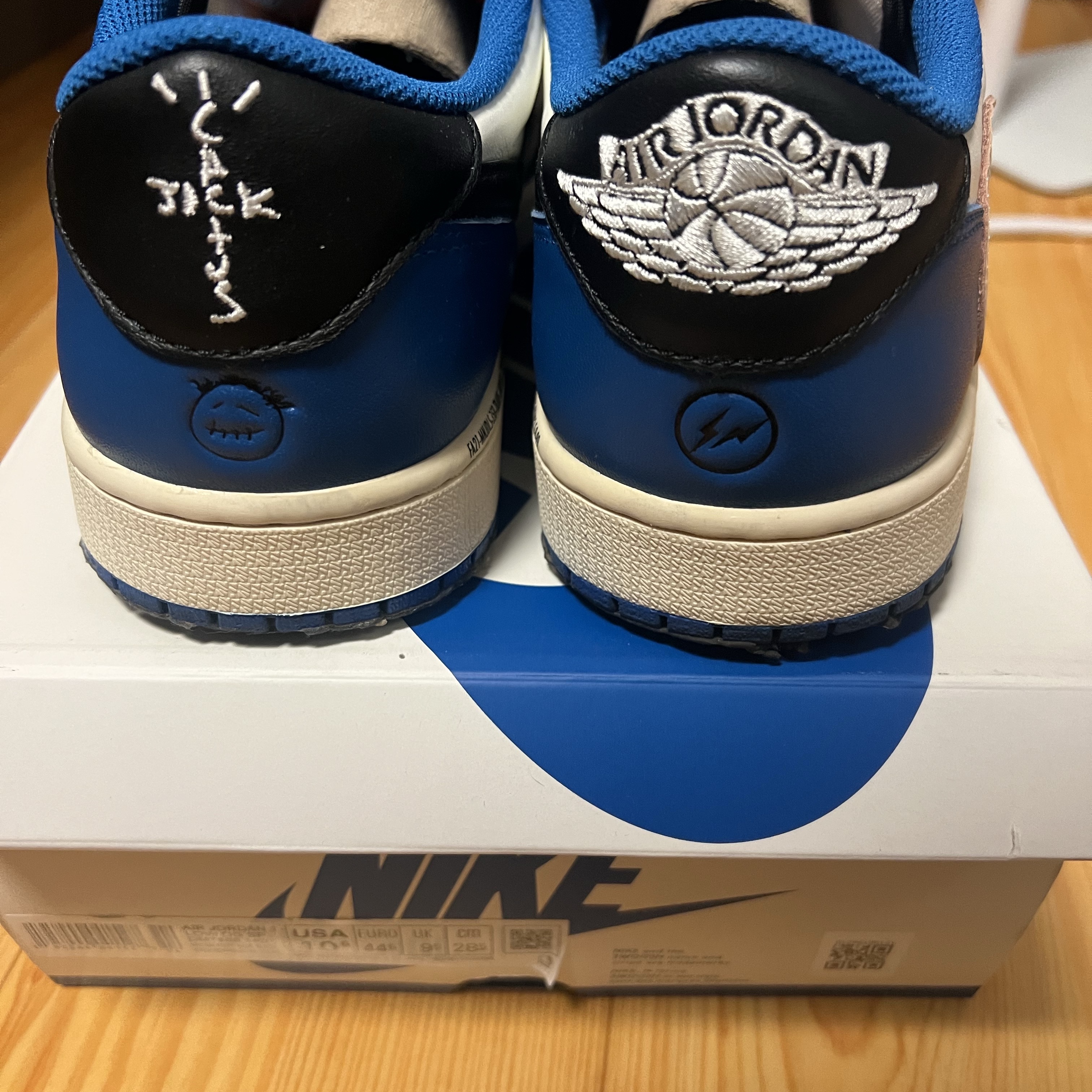 Jordan 1 x Travis Scott x Fragment Retro Low OG SP Military Blue 착용 스타일 - 2