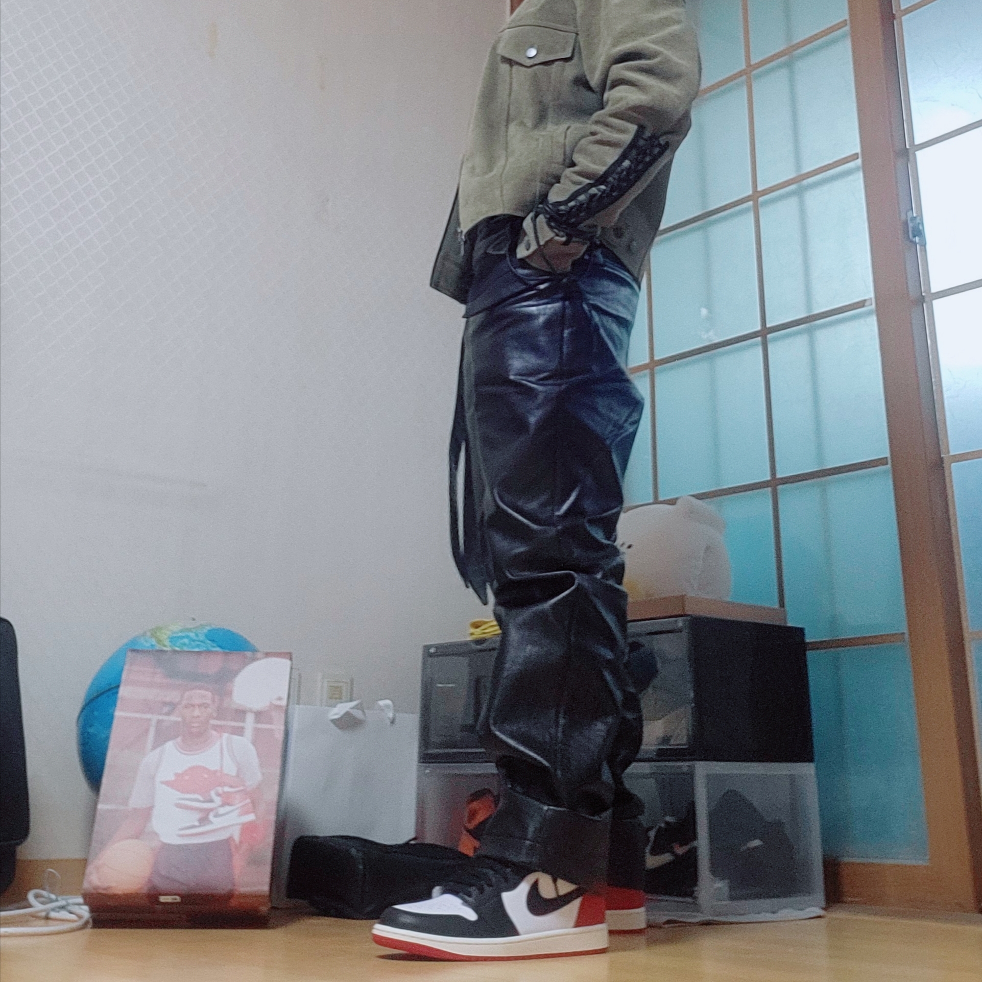 Jordan 1 Retro High OG Black Toe, Jordan 1 Retro High Shattered Backboard 3.0 착용 스타일 - 2
