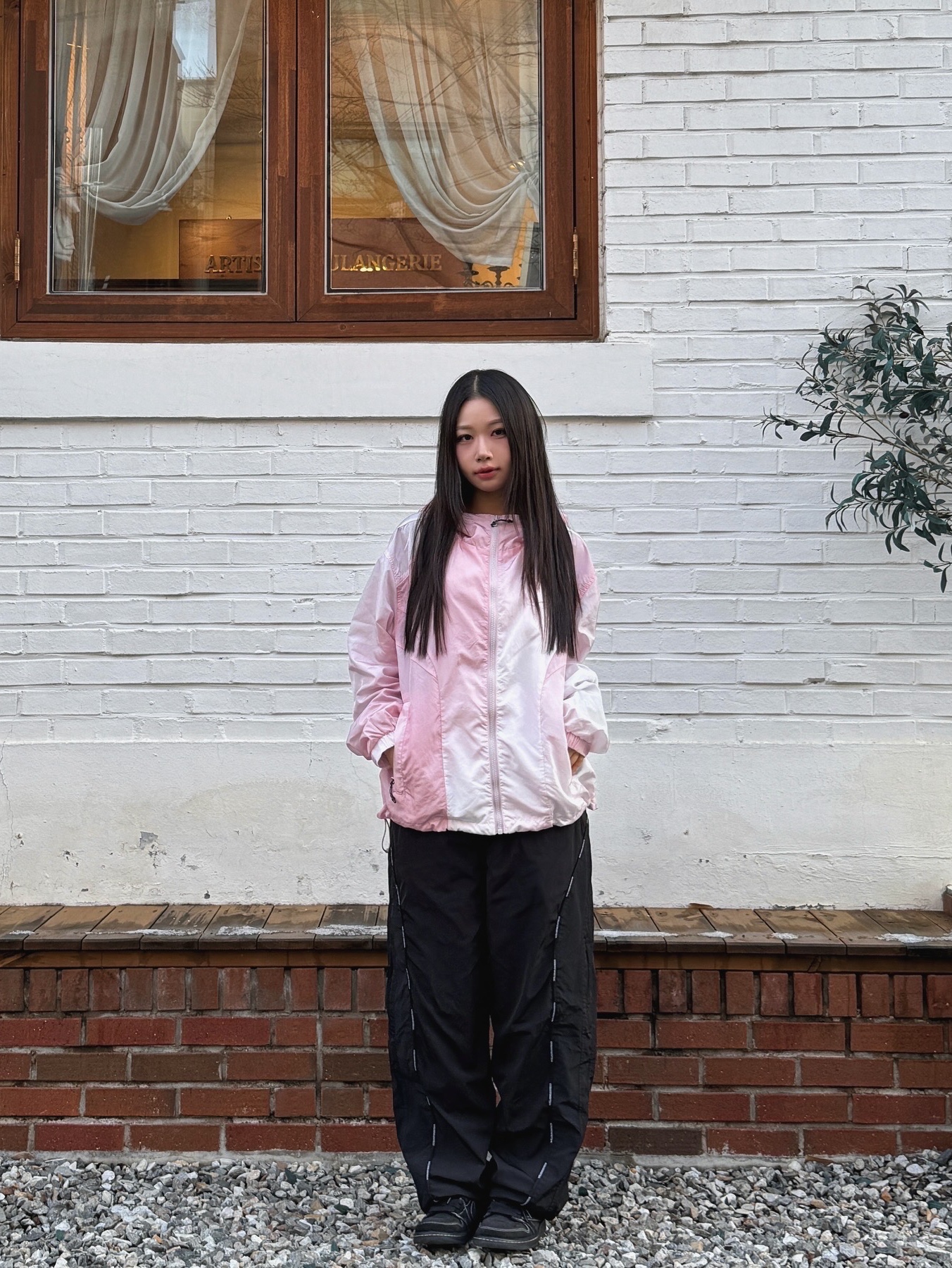 CAVISH Gradation Wind Breaker Pink, Jordan 1 x Travis Scott Retro Low OG SP Black Phantom 착용 스타일 - 1
