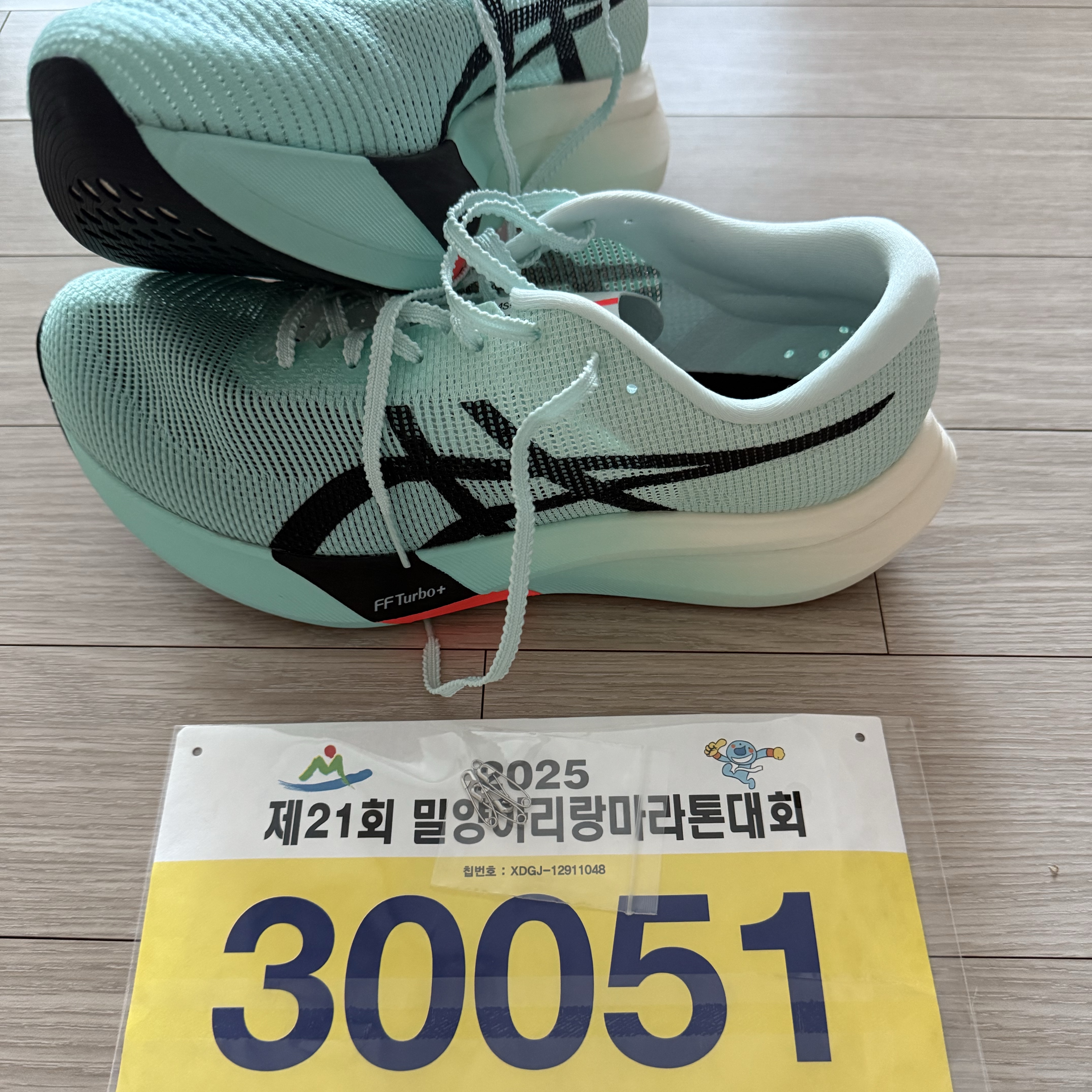 Asics Metaspeed Edge Paris Illuminate Mint Black 착용 스타일