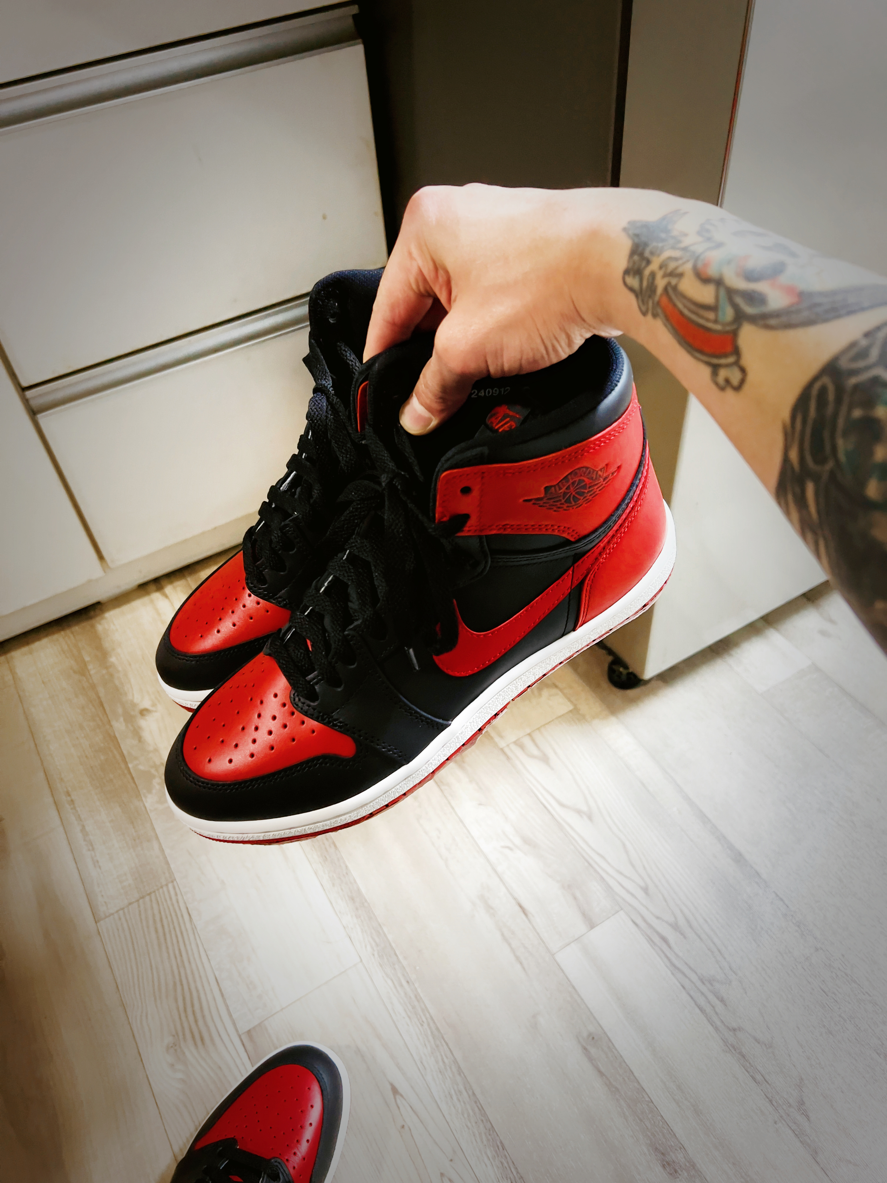 Jordan 1 High 85 Bred, Jordan 1 x Tune High 85 Bred (Special Package) 착용 스타일 - 3