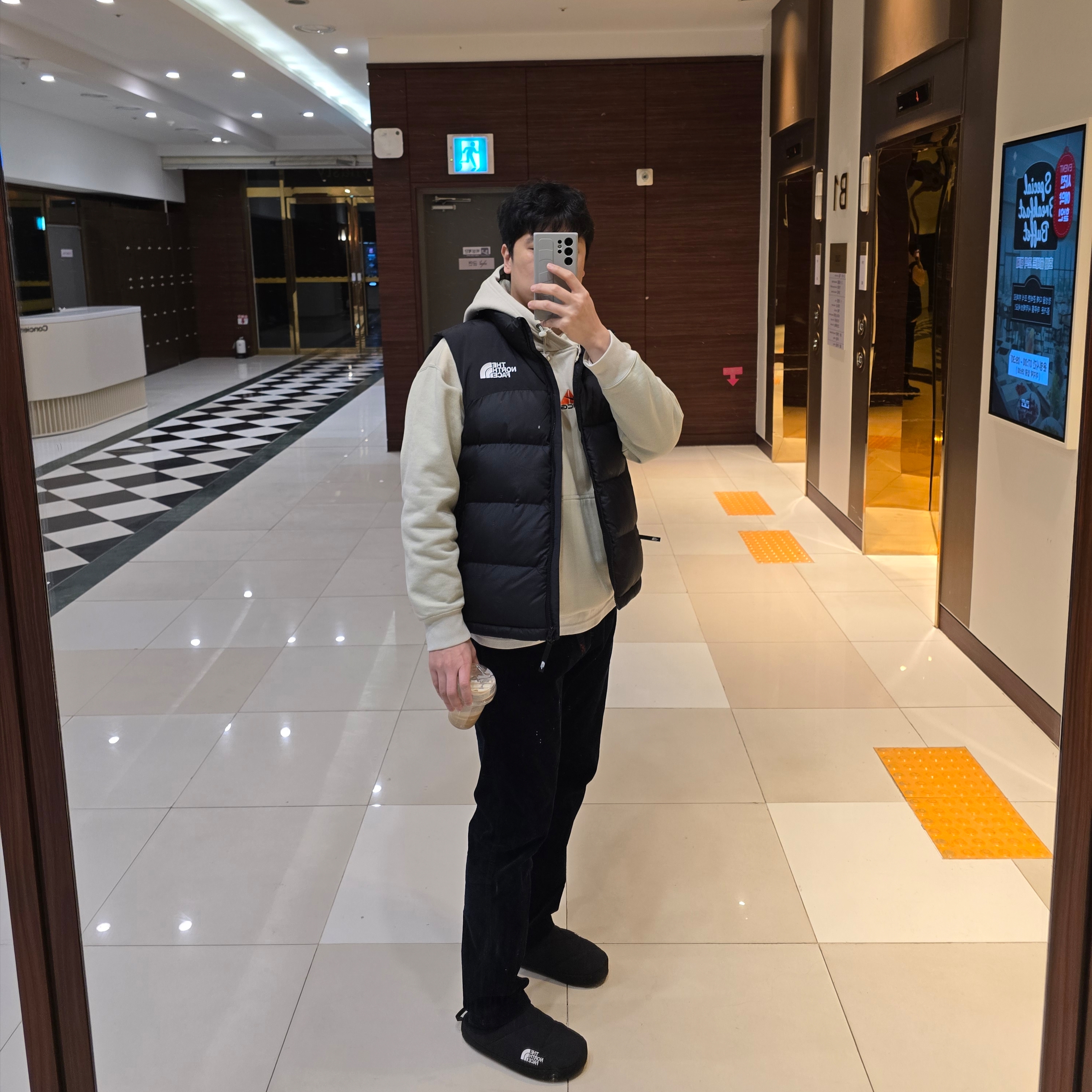The North Face Nuptse Ex Mule Black, The North Face New Puffy EX On Ball Vest Black - 24FW 착용 스타일